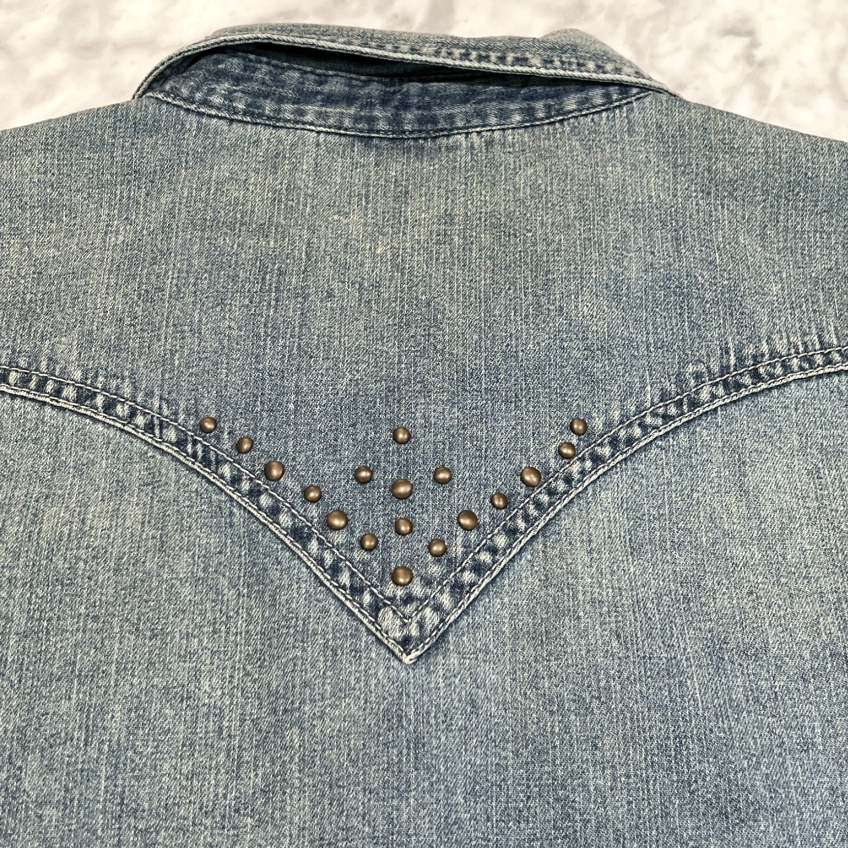 Wrangler VINTAGE Wrangler Pearl Snap Western Denim Shirt Women’s XL Fitted Faded Cotton Blue Embellished 1990s Western Womens Size XL / US 12-14 / IT 48-50 - 6 Thumbnail