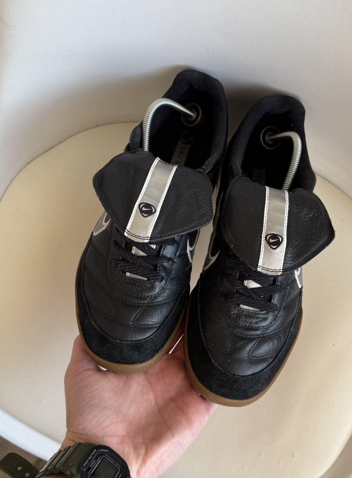 Nike RARE 2004 NIKE AIR TIEMPO Y2K INDOOR SOCCER SHOES SNEAKERS Size US 9.5 / EU 42-43 - 4 Thumbnail