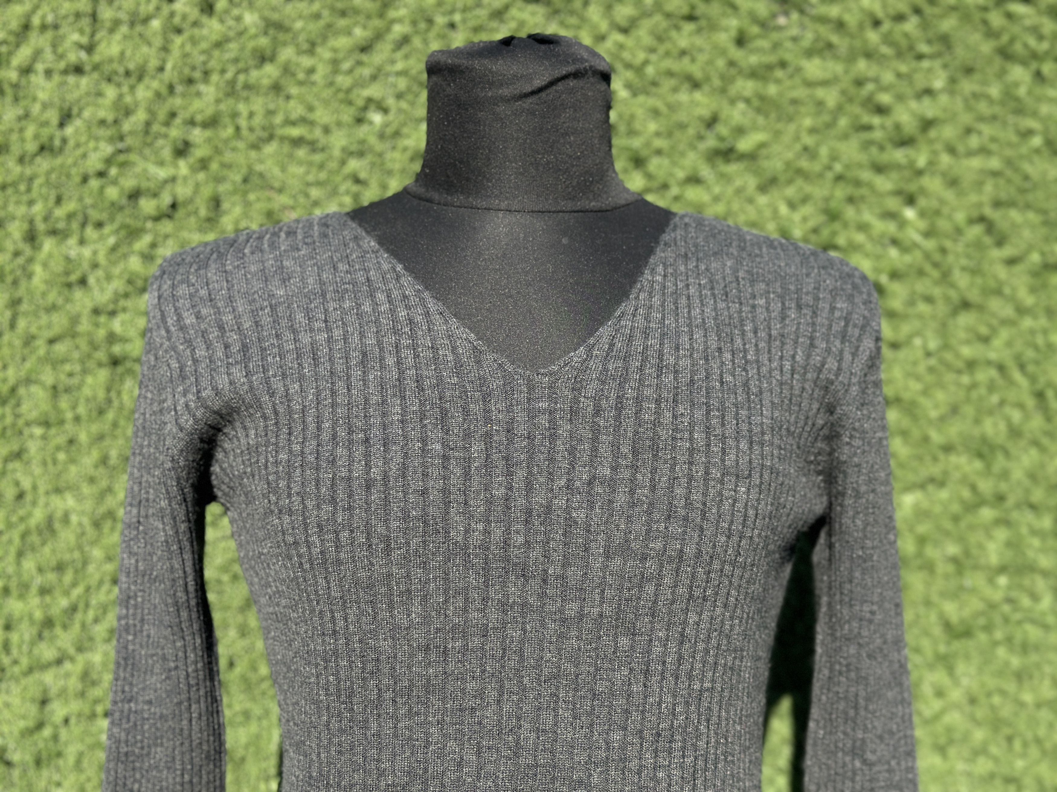 Prada Prada Cashmere Cardigan Size IT 38 Slim Wide V Neck Knit Size M / US 6-8 / IT 42-44 - 6 Thumbnail
