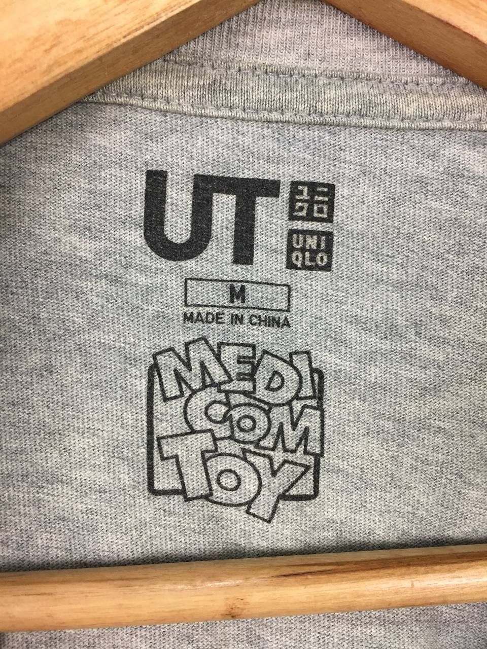 Uniqlo Uniqlo Medicom Toy Bearbrick Peeking Pocket Tee Size US M / EU 48-50 / 2 - 10 Thumbnail