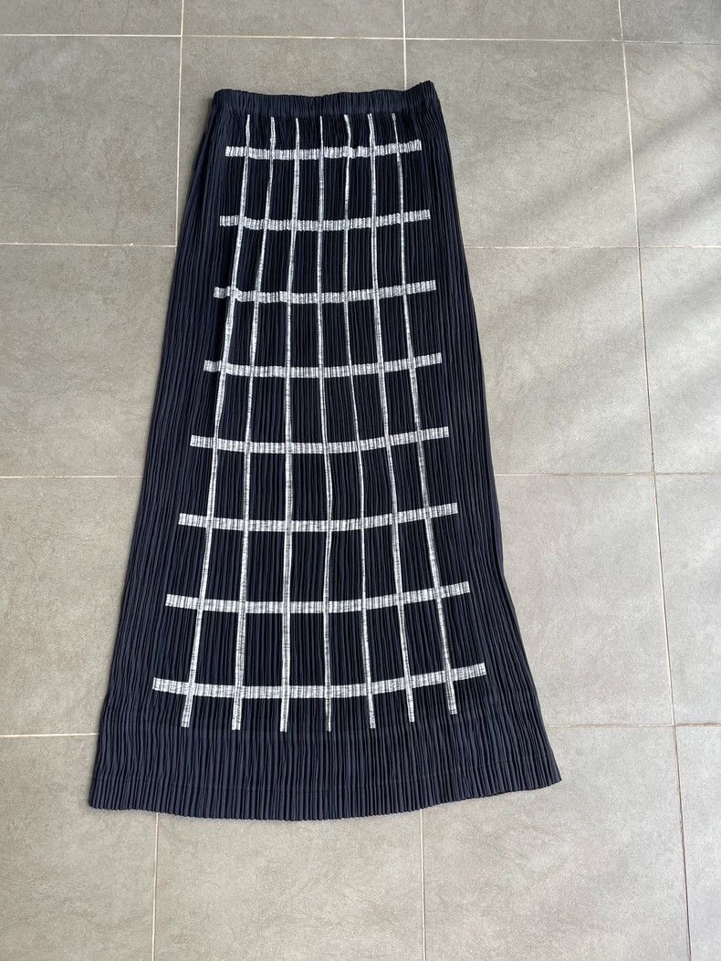 Issey Miyake Issey Miyake size:M A navy blue main line skirt Size 22" - 1 Thumbnail