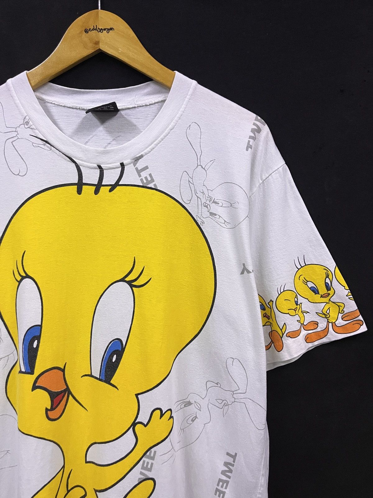 Vintage VINTAGE 90s AOP TWETTY TSHIRT Size US L / EU 52-54 / 3 - 2 Thumbnail