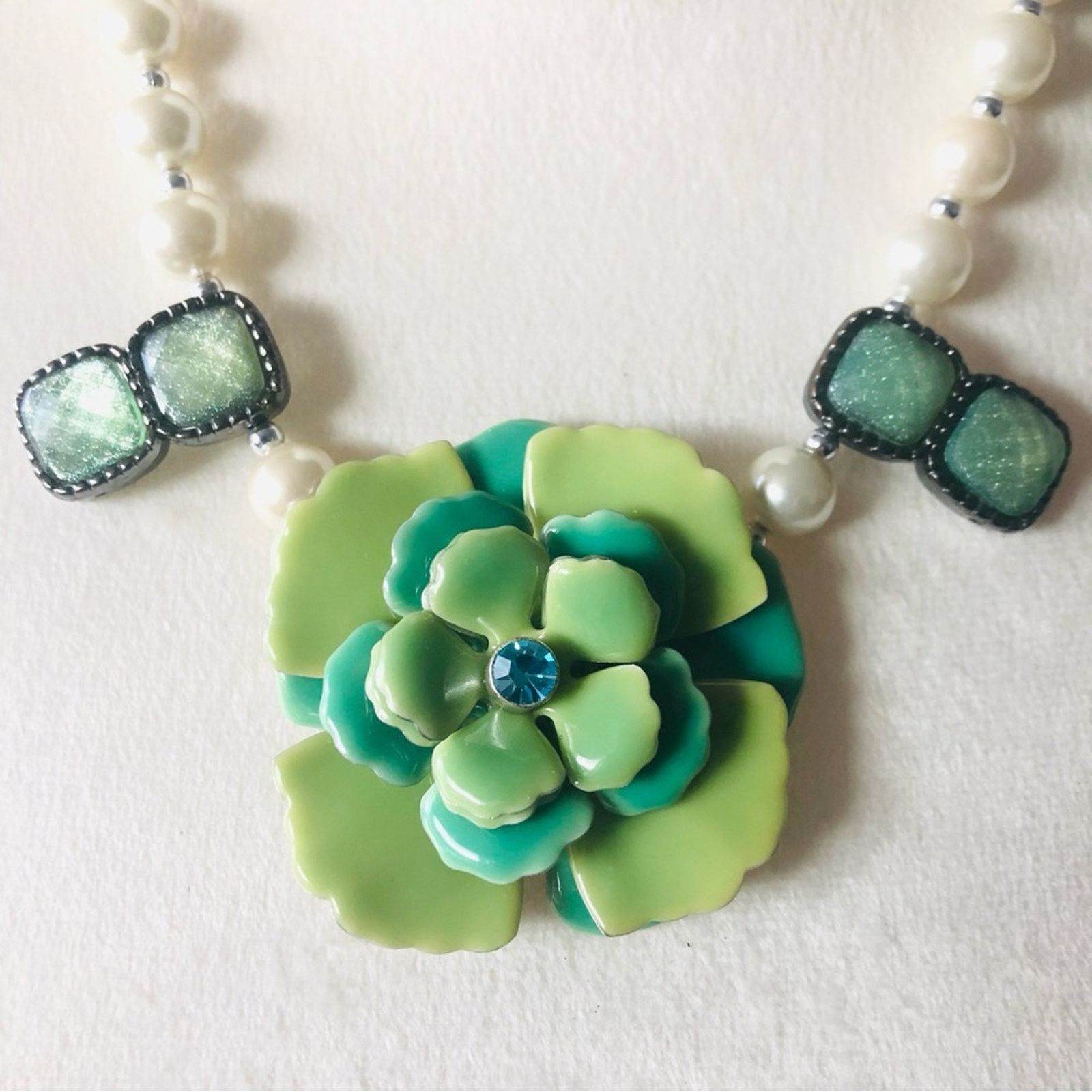Handmade Handcrafted classy elegant Pearl metal flower necklace Size ONE SIZE - 7 Thumbnail
