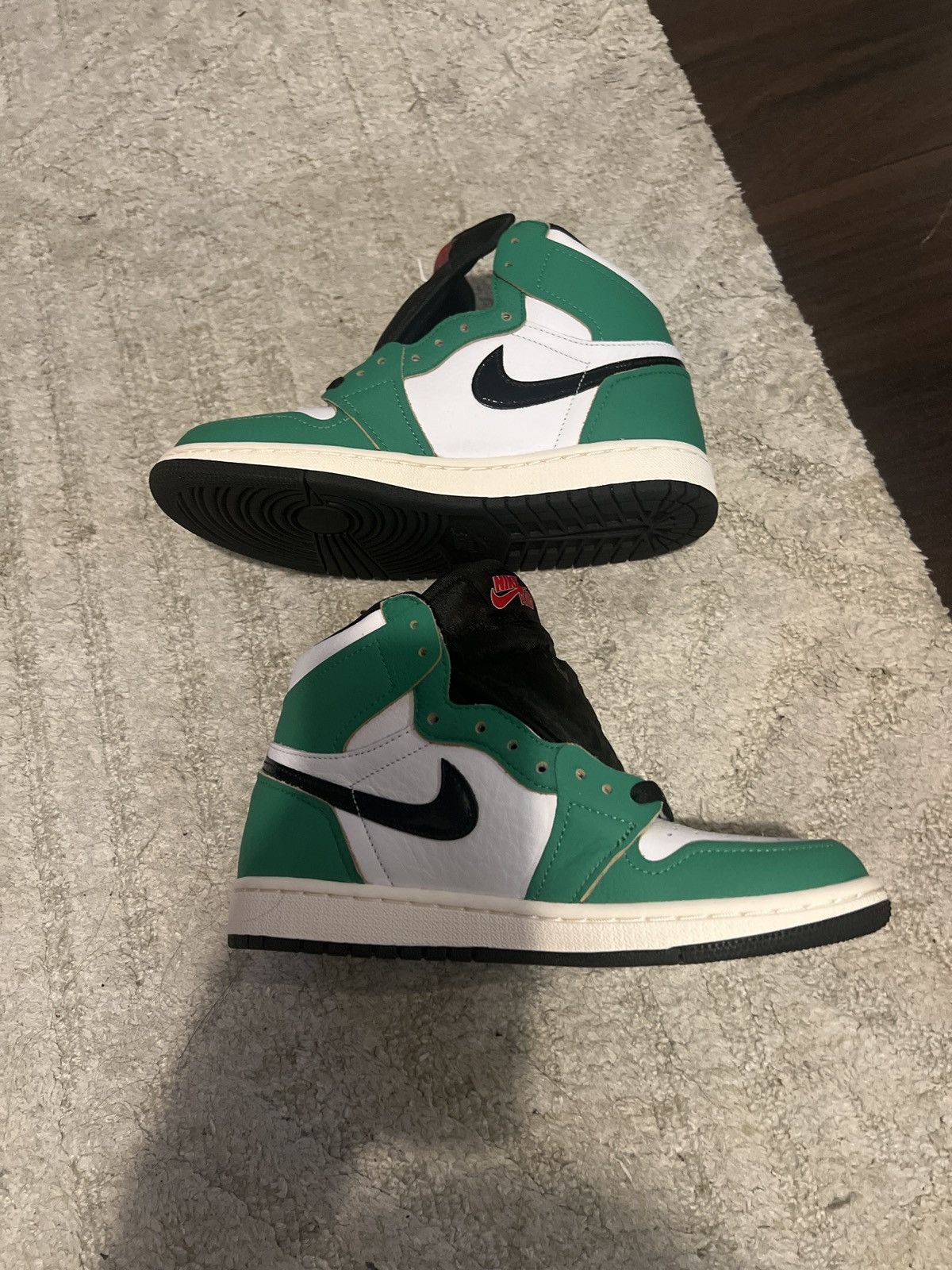Jordan Brand × Nike WMNS Jordan 1 High Lucky Green Size US 6 / IT 36 - 7 Thumbnail