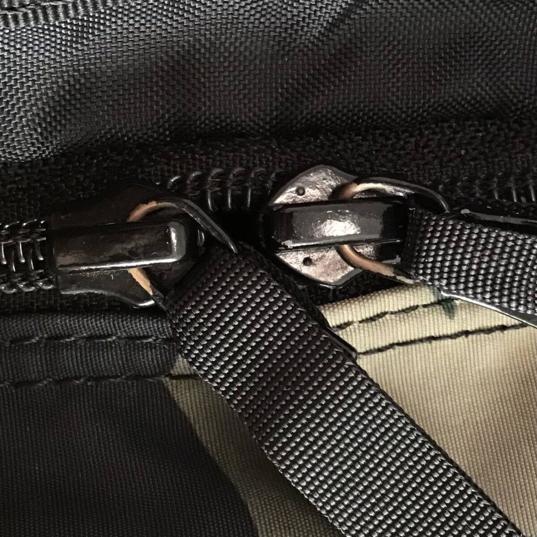 Bape × Kaws KAWS × BAPE CAMO Waist Bag Bendy a bathing ape NIGO Size ONE SIZE - 6 Thumbnail