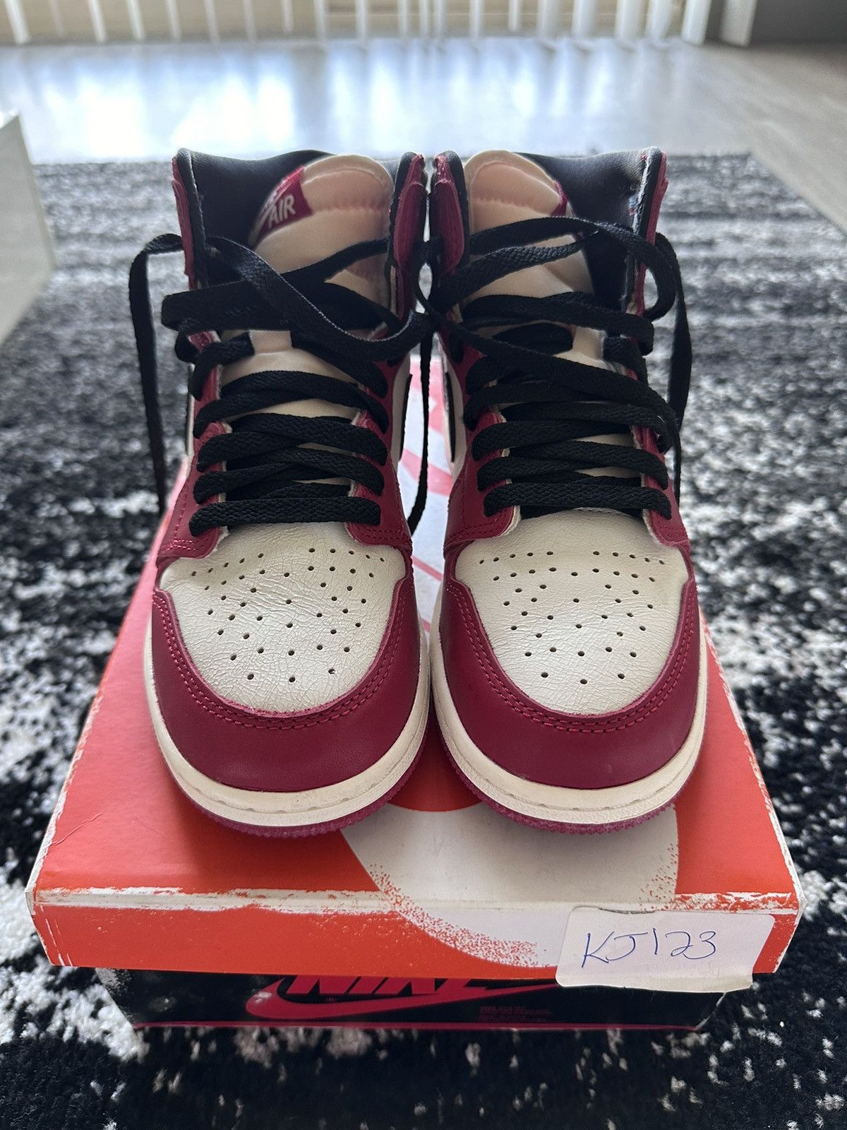 Jordan Brand Jordan 1 OG Chicago Size US 5.5 / EU 38 - 2 Thumbnail