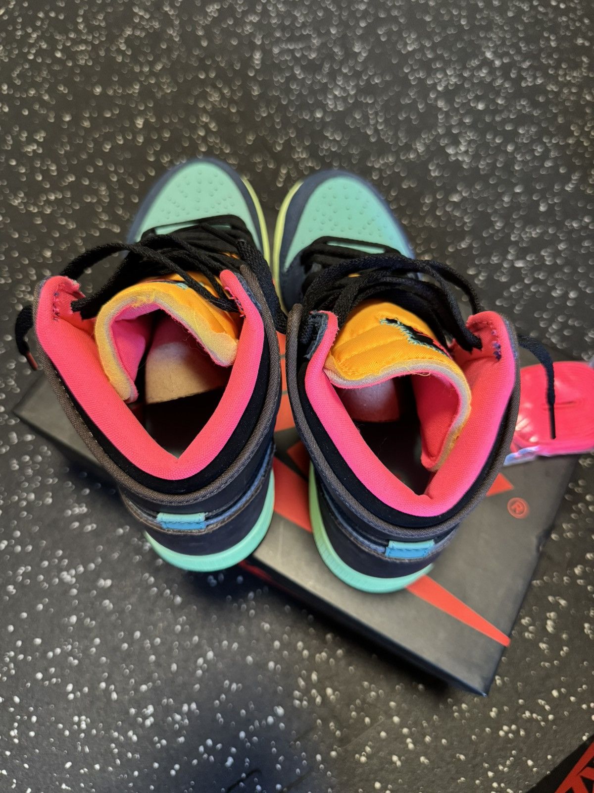 Jordan Brand × Nike Jordan 1 High Tokyo Bio Hack Kids brown orange pink 5.5Y Size US 5.5 / EU 38 - 4 Thumbnail