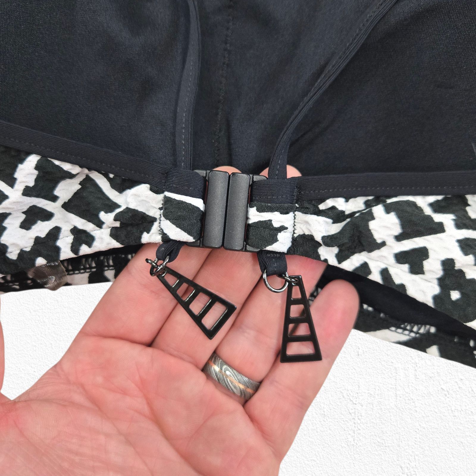 Other Black White Tribal Aztec Print Strappy Bikini Top Size 8 Size ONE SIZE - 6 Thumbnail