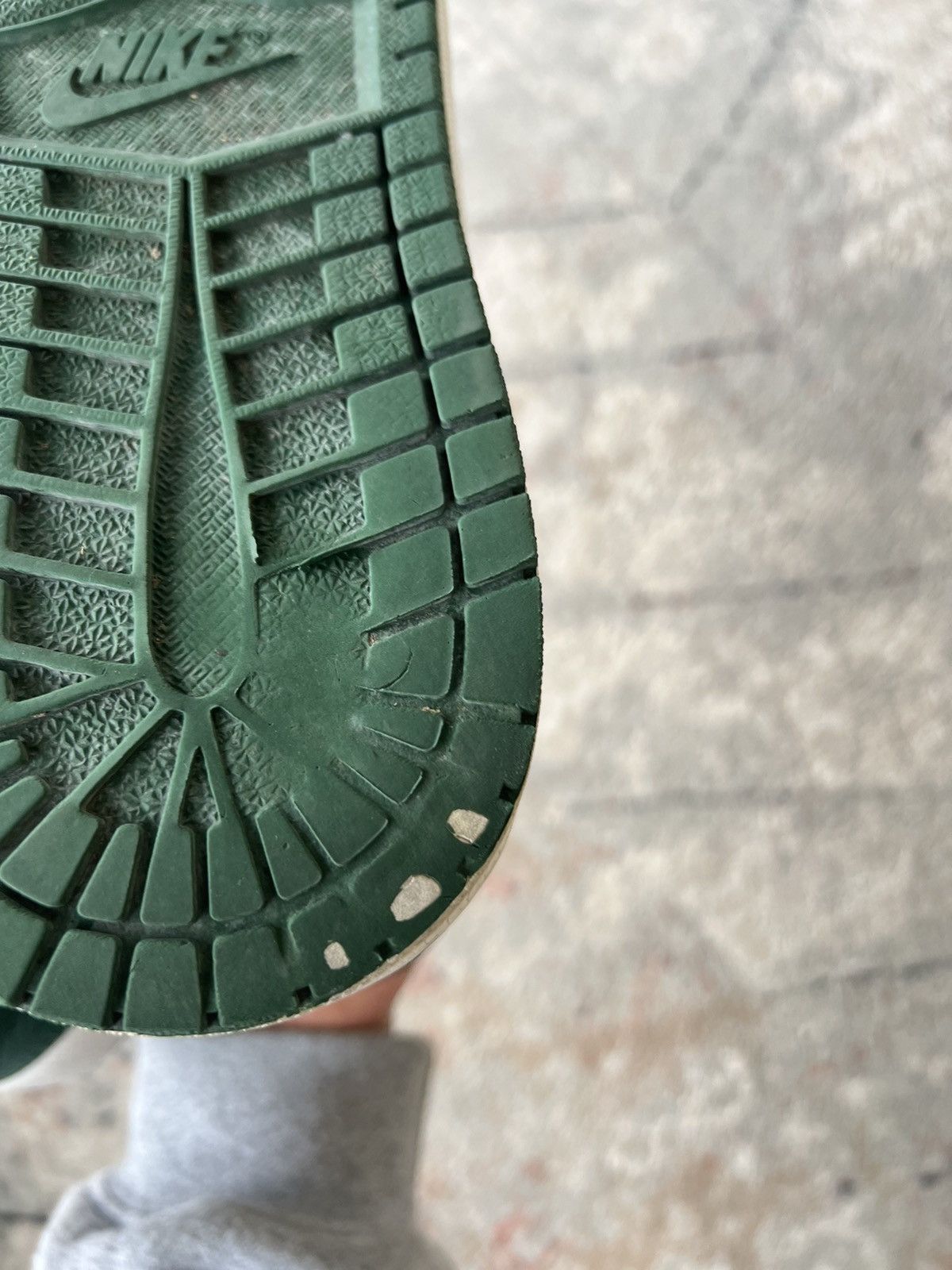 Jordan Brand Nike Air Jordan 1 High OG Green White Size US 14 / EU 47 - 16 Thumbnail