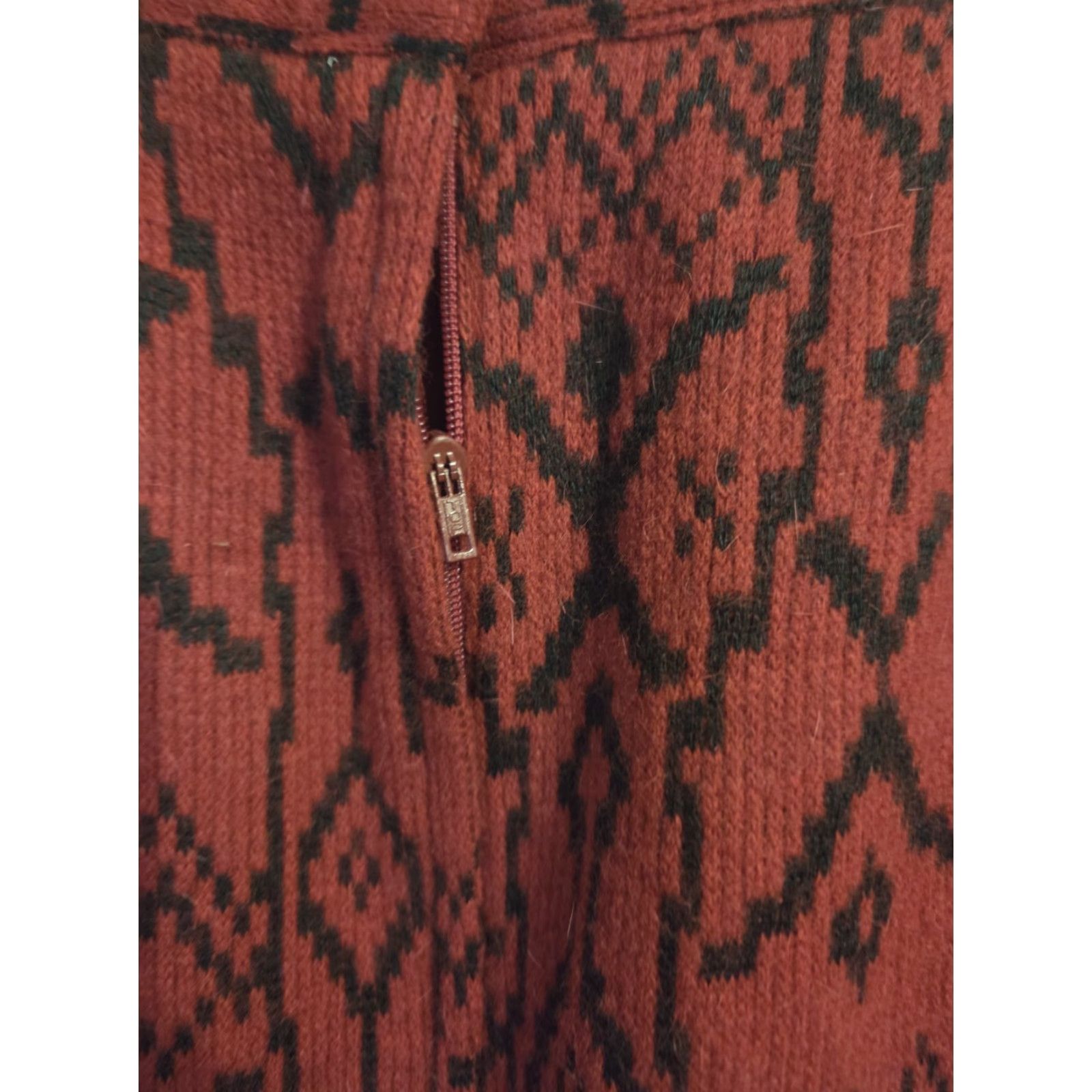 Etro VINTAGE Red Black Print Knit Pencil Skirt Womens 7 Retro Pinup Knee Length Skirt Mens? Size 28" / US 6 / IT 42 - 4 Thumbnail