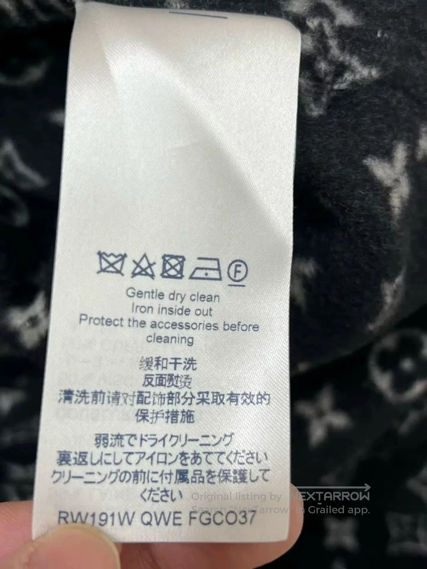 Louis Vuitton Louis Vuitton Long Coat with Logo Lining. Size XXS / US 00 / IT 34 - 4 Thumbnail
