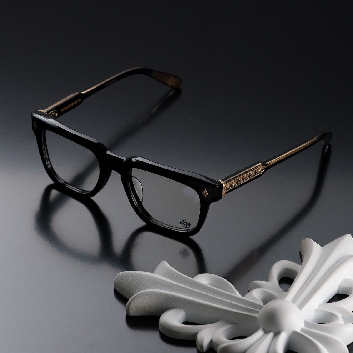 CHROME HEARTS AMBIDIXTROUS GLASSES Glasses display picture 1