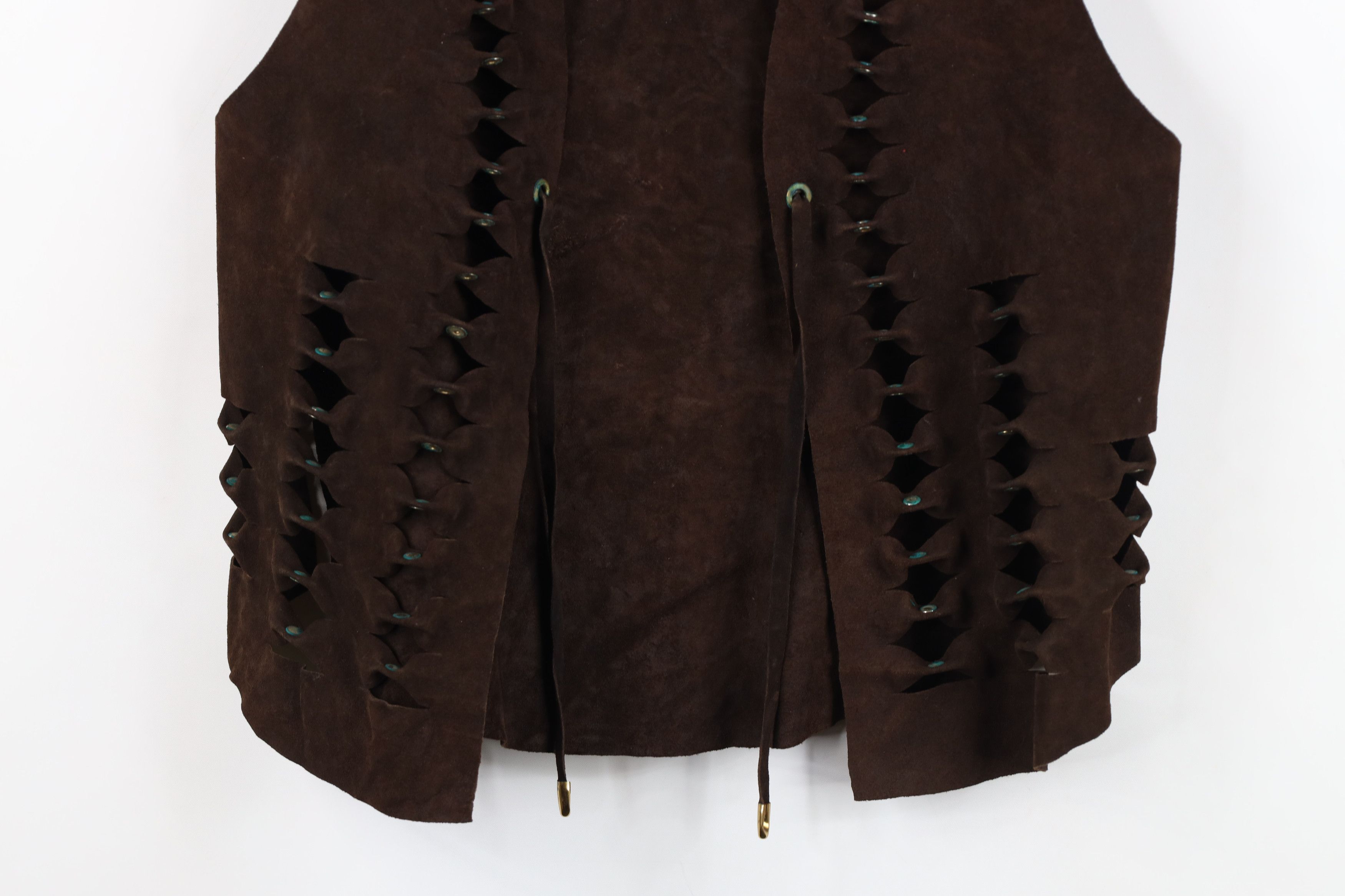 Vintage Vintage 60s 70s Boho Chic Riveted Suede Leather Vest Size M / US 6-8 / IT 42-44 - 3 Thumbnail