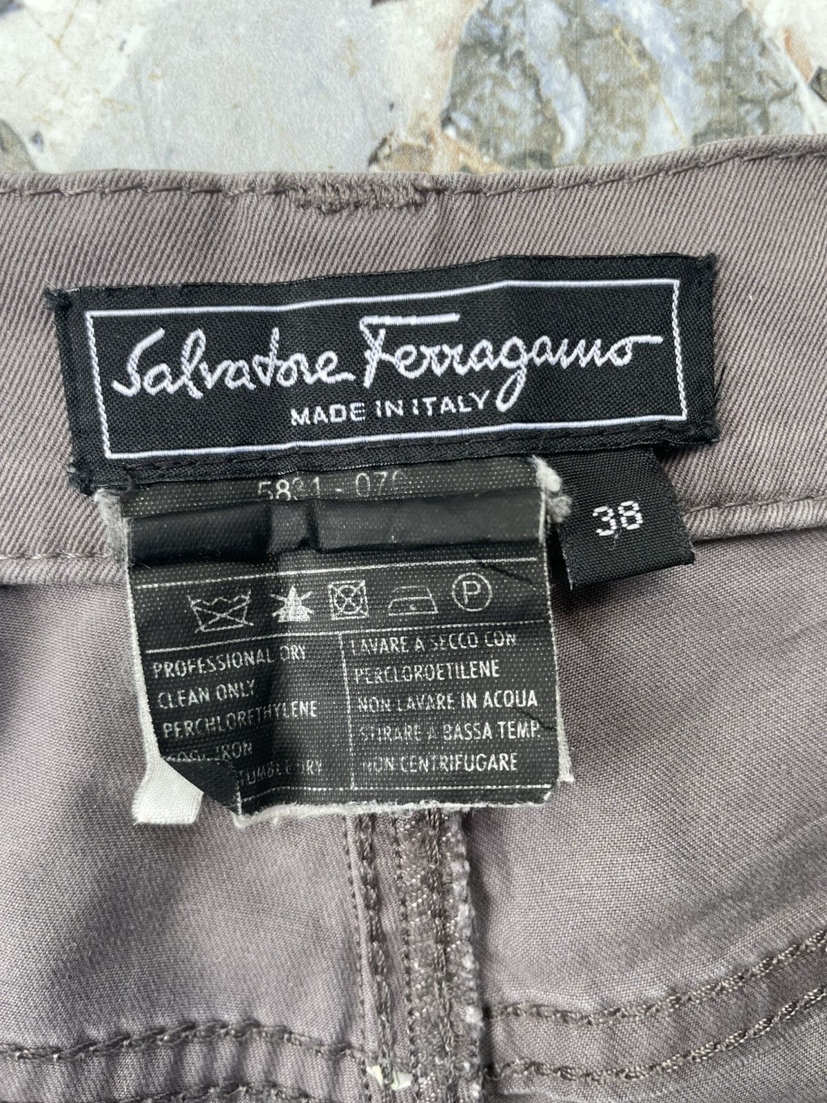 Salvatore Ferragamo Salvatore Ferragamo Gancini Print Pants Size US 38 / EU 54 - 3 Thumbnail