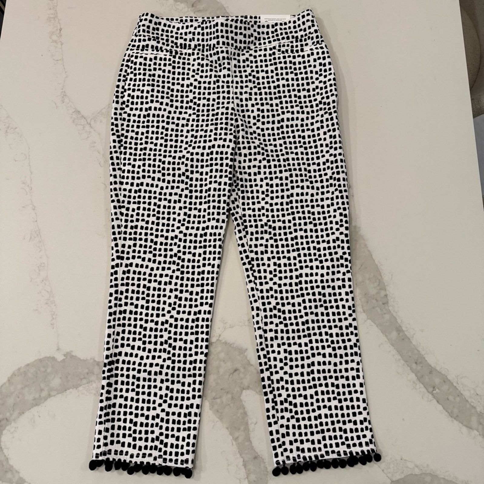 Chicos Chicos NWT So Slimming Brigitte Slim Leg Crop Pants Womens 4 Size 27" / US 4 / IT 40 - 1 Thumbnail