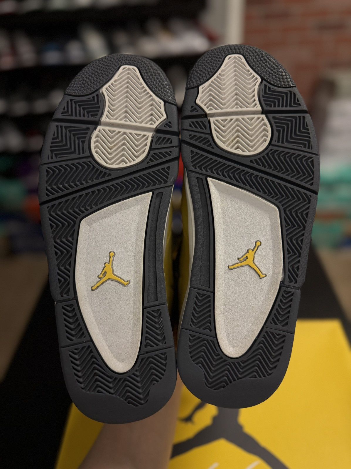 Jordan Brand × Nike Jordan 4 Lightning Size 9 W Box 🧼 (CT8527-700) Size US 9 / EU 42 - 12 Thumbnail