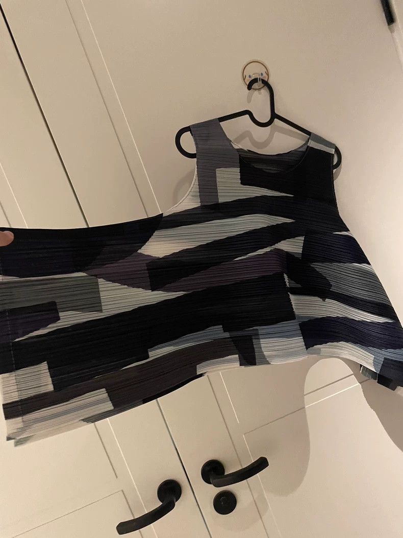 Issey Miyake Issey Miyake size:3 A short black and grey dress Size XS / US 0-2 / IT 36-38 - 2 Thumbnail