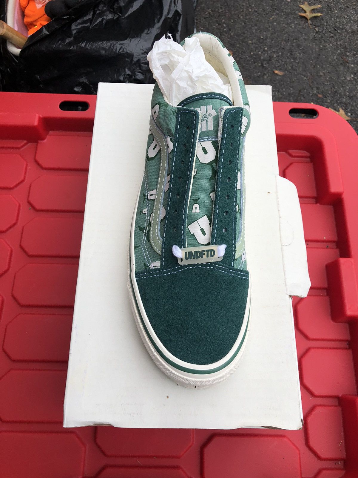Undefeated × Vans Green University Vans X Undefeated Old Skool Low Fire! NWT Size US 9.5 / EU 42-43 - 1 Thumbnail