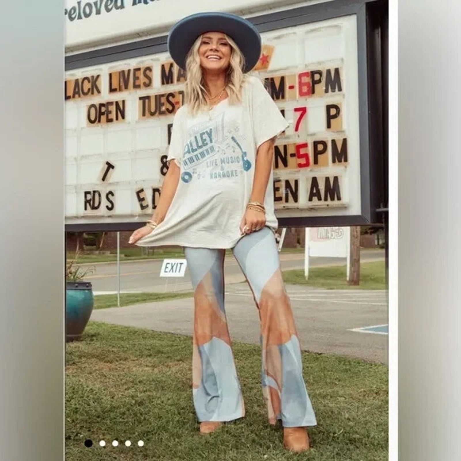 Show Me Your MuMu New W/Tag Show Me Your Mumu Tan Maren Bells Flare Pants XS Size 25" / US 0 / IT 36 - 1 Thumbnail