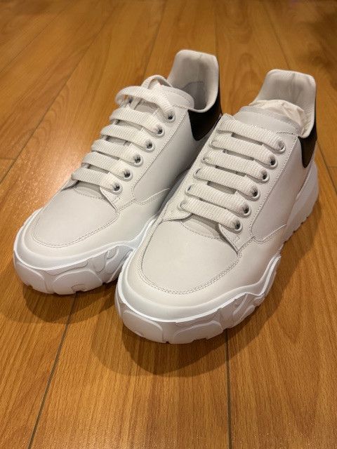 Contrast Heel Tab Court Wedge Sole