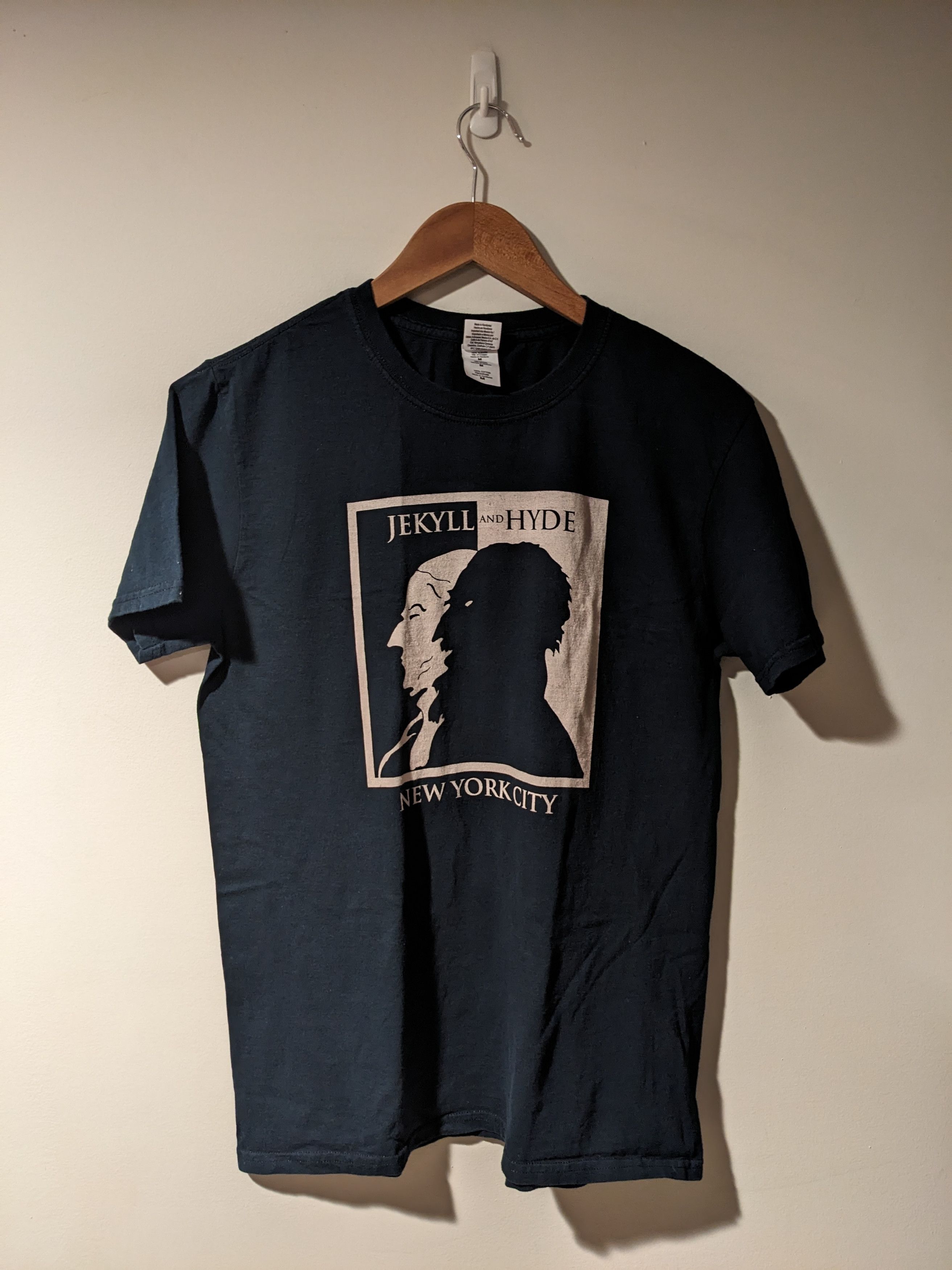 Gildan Vintage Jekyll and Hyde New York City Broadway T-Shirt Size US M / EU 48-50 / 2 - 1 Thumbnail