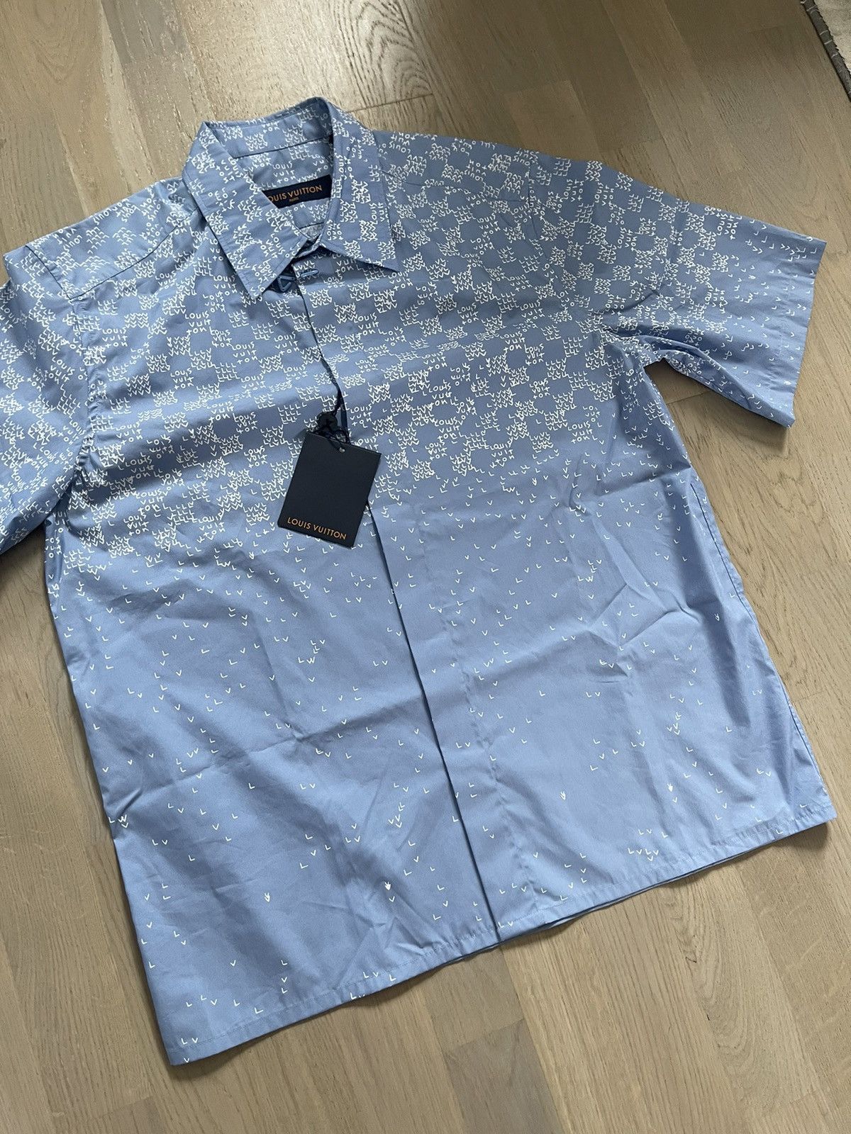 Louis Vuitton Damier Spread Short-sleeved Hook Detail Blue Shirt - M / Blue