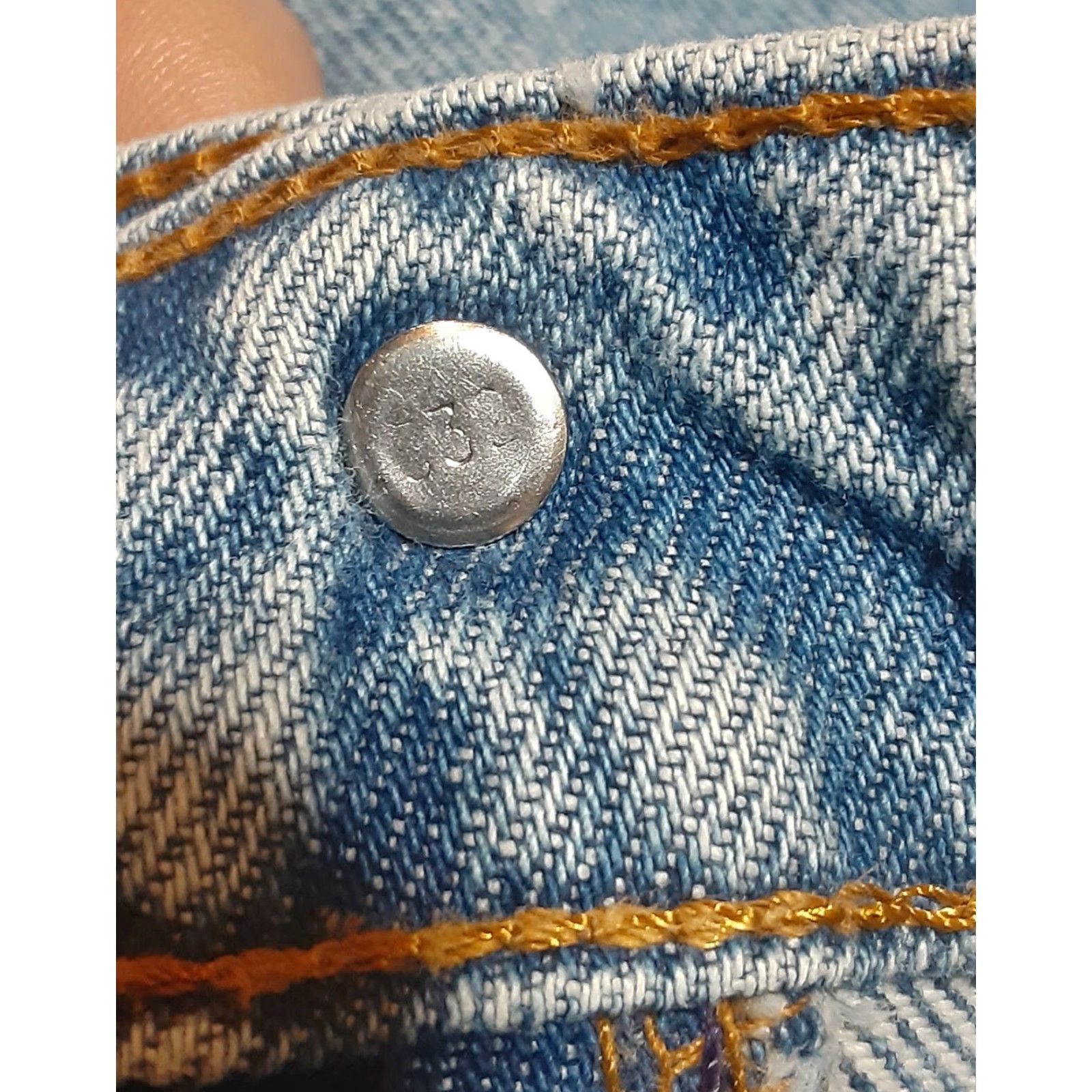 Levi's Vintage 90s Levi's 521 Mom Jeans Women's 18 Long Distressed Blue High Rise Tapered Fit Made in USA Size 40" / US 18 - 7 Thumbnail