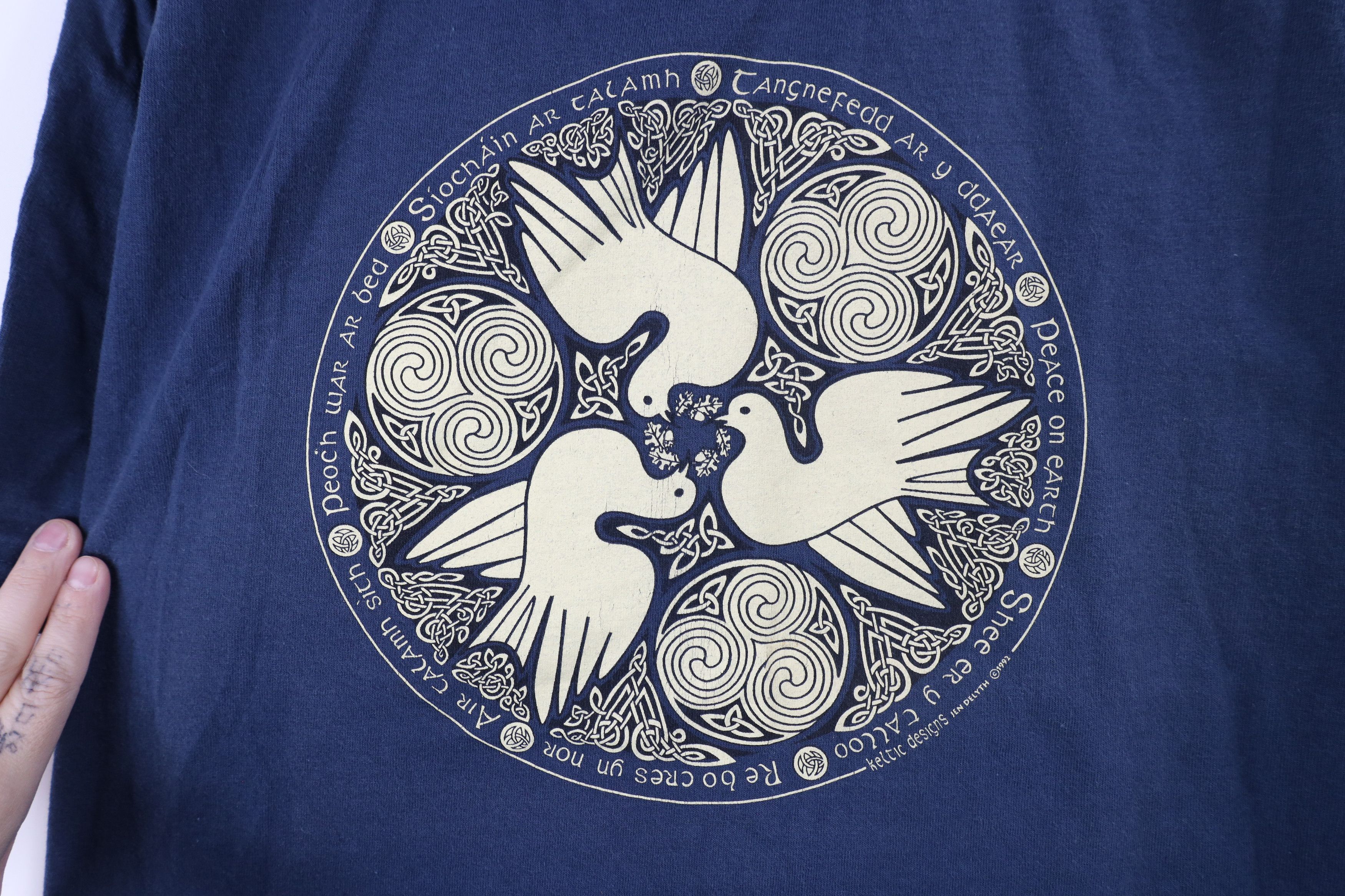 Vintage Vintage 90s Streetwear Design Dove Bird T-Shirt Blue USA Size US XL / EU 56 / 4 - 4 Thumbnail
