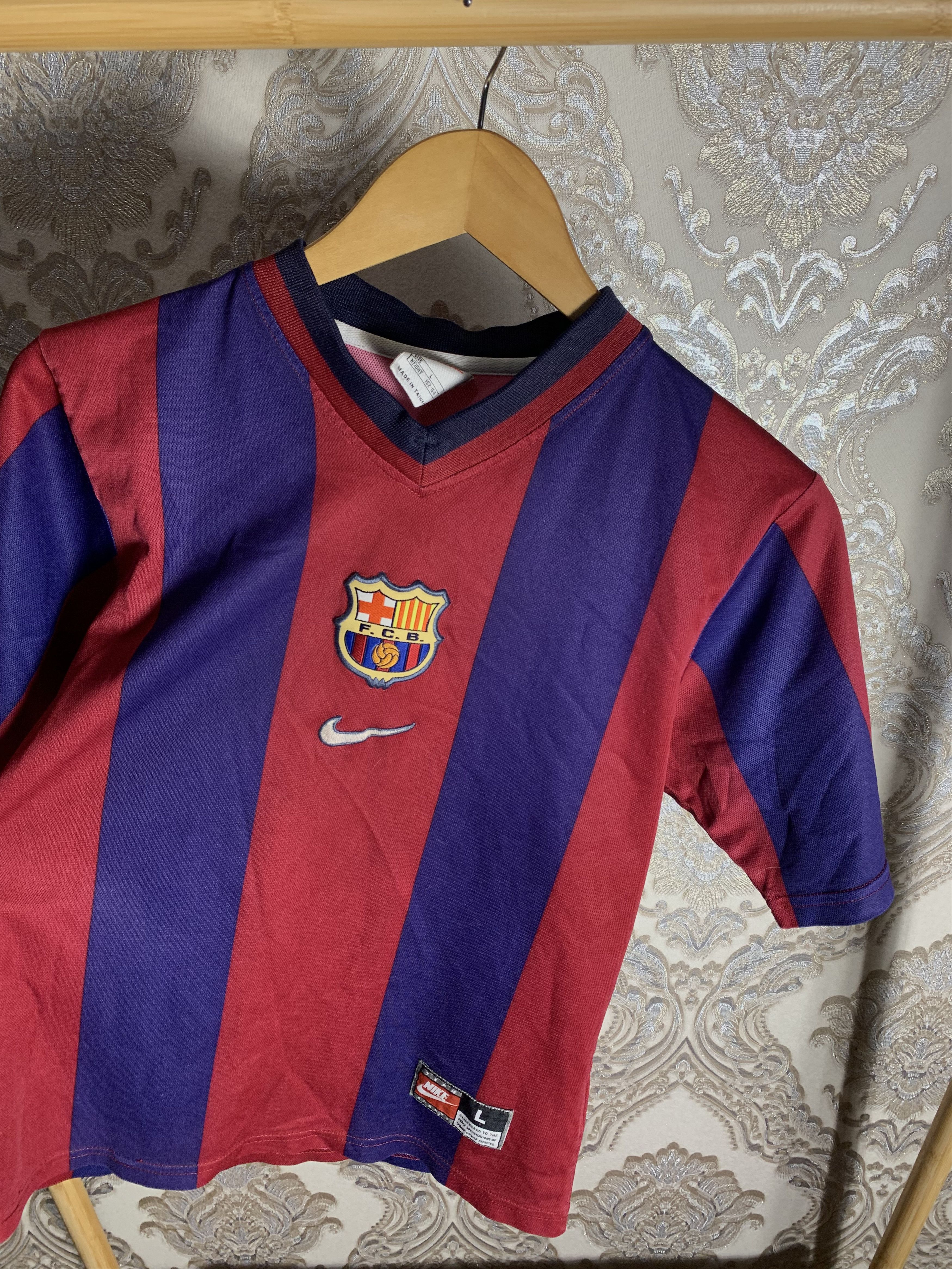 Nike VINTAGE NIKE FC BARCELONA SPAIN SOCCER JERSEY RETRO 90s Size US XS / EU 42 / 0 - 2 Thumbnail