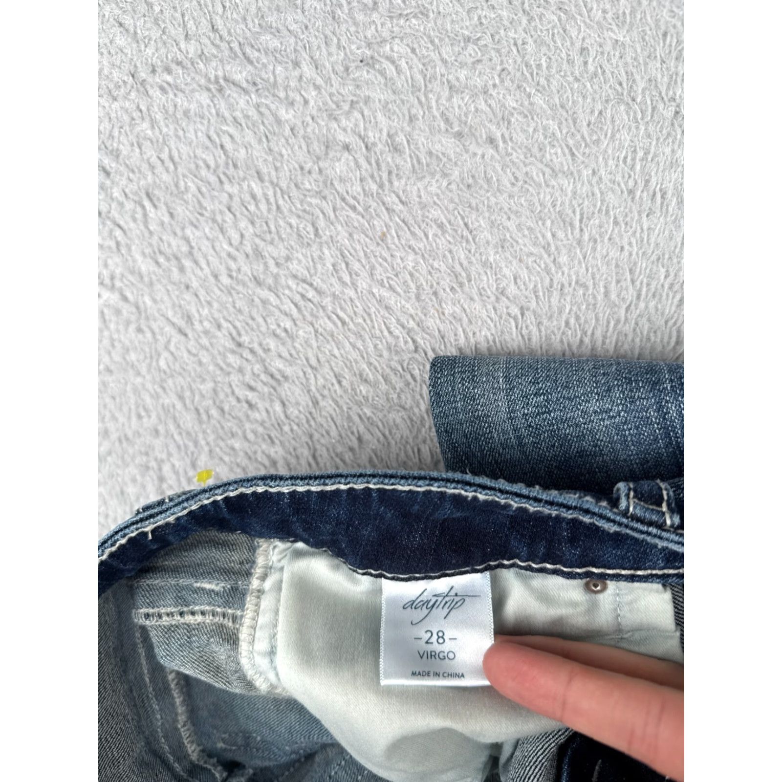 Vintage VINTAGE Daytrip Jeans Womens Blue Denim Virgo Straight Leg Distressed Low Rise 28x24 Womens Jeans 28x24 Blue Virgo Jeans Size 28" / US 6 / IT 42 - 7 Thumbnail