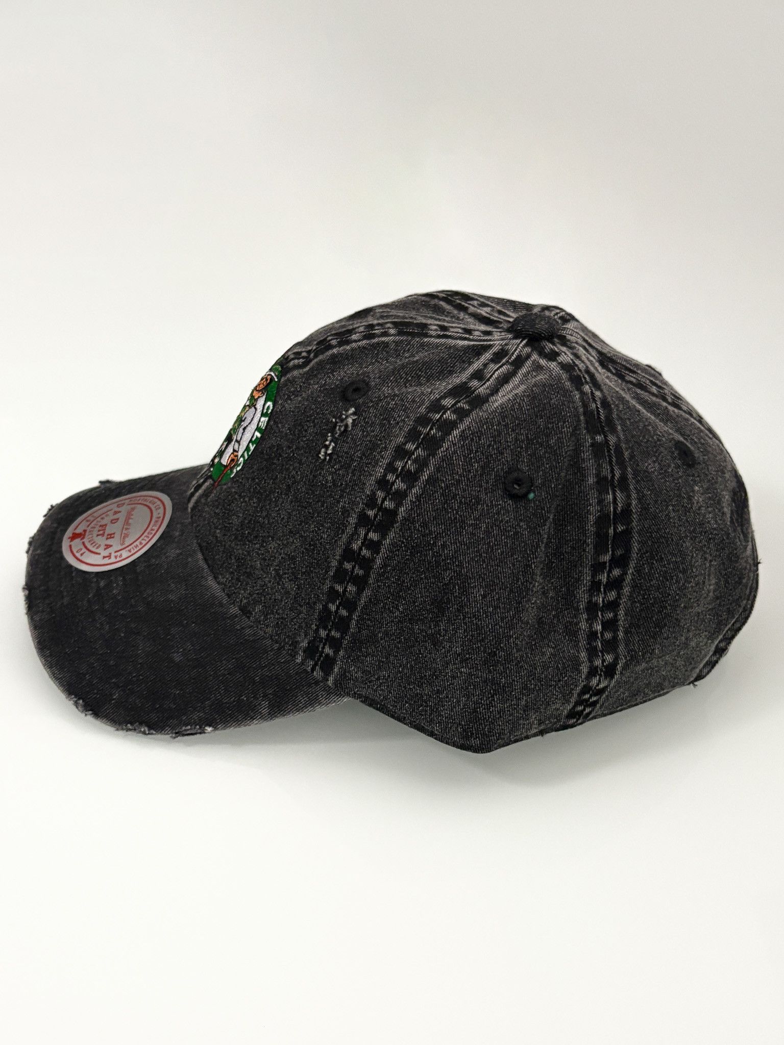 Mitchell & Ness Mitchell & Ness Boston Celtics Dad Hat Distressed Strapback Size ONE SIZE - 2 Thumbnail