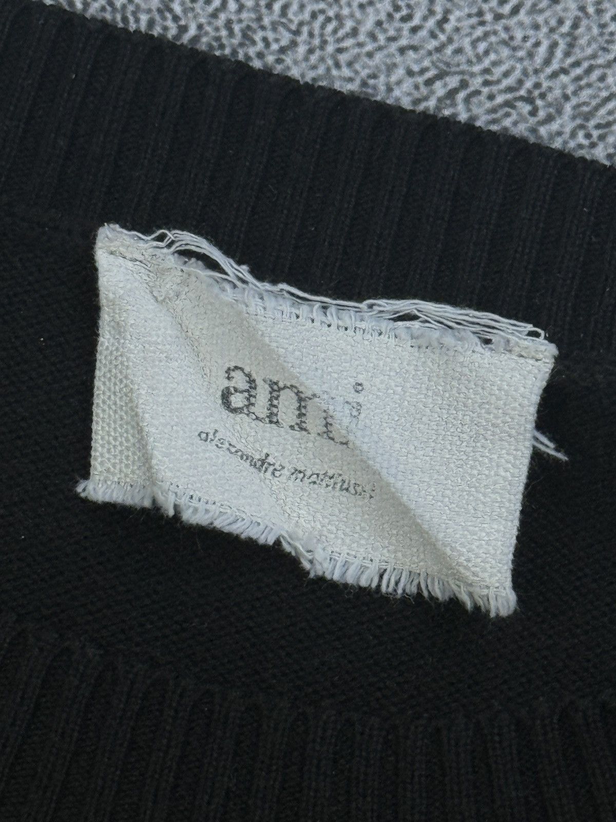 AMI AMI Embroidered Heart Sweater – Size M, Cozy & Stylish Size US M / EU 48-50 / 2 - 7 Thumbnail