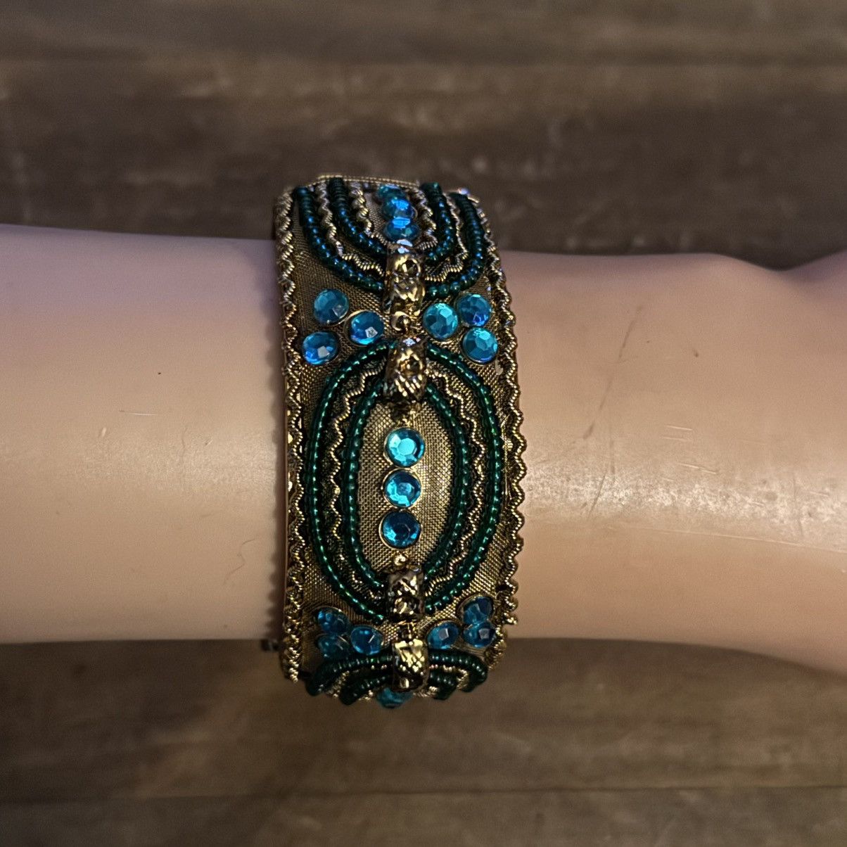 Other Chunky gold tone rhinestones and beads hinged bracelet Size ONE SIZE - 2 Thumbnail