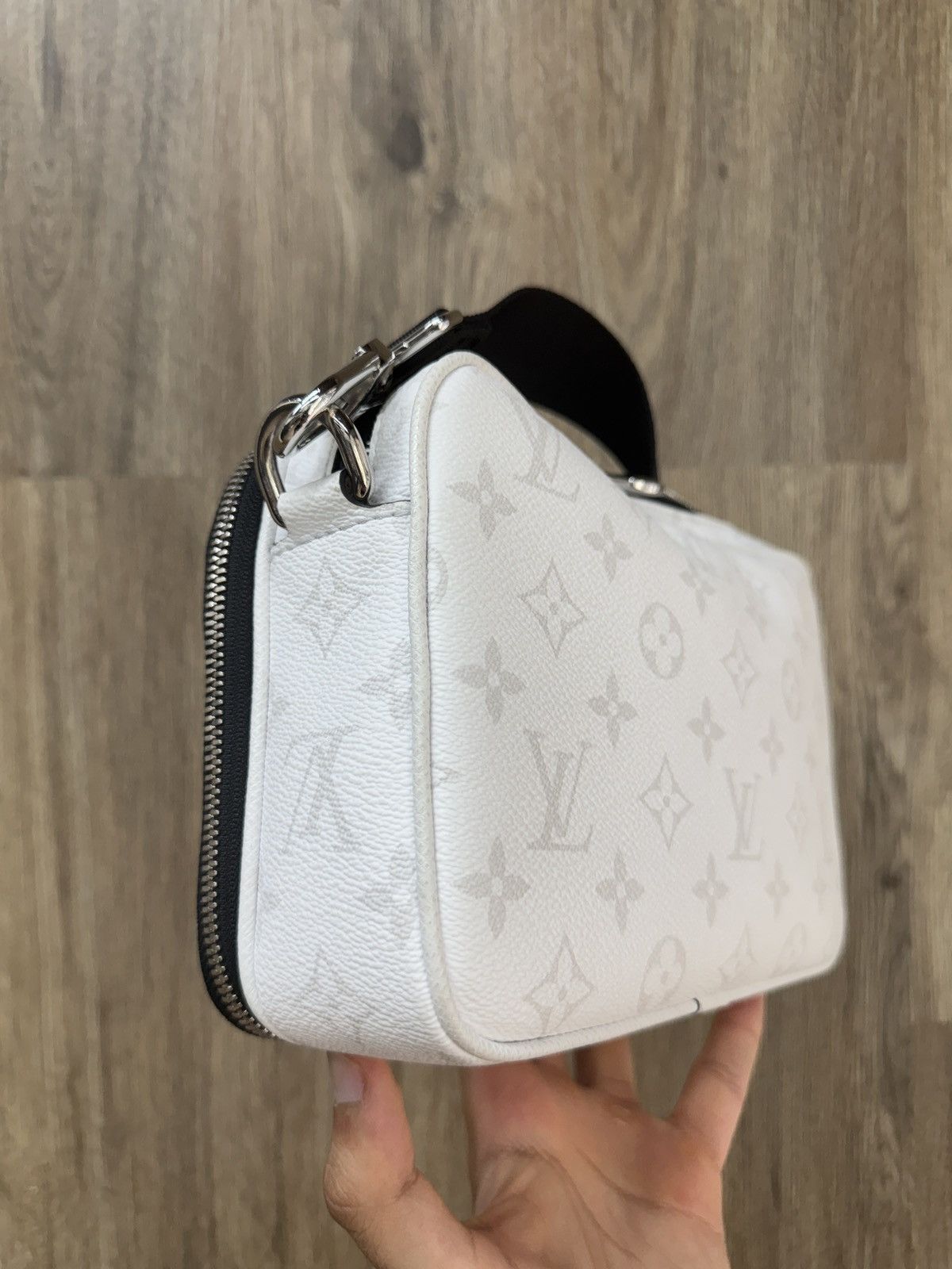 Louis Vuitton Louis Vuitton White Monogram Shoulder Bag Size ONE SIZE - 7 Thumbnail