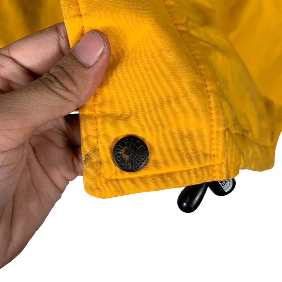 The North Face THE NORTH FACE Goretex Yellow Hooded Jacket #1420-C64 Size US L / EU 52-54 / 3 - 15 Thumbnail