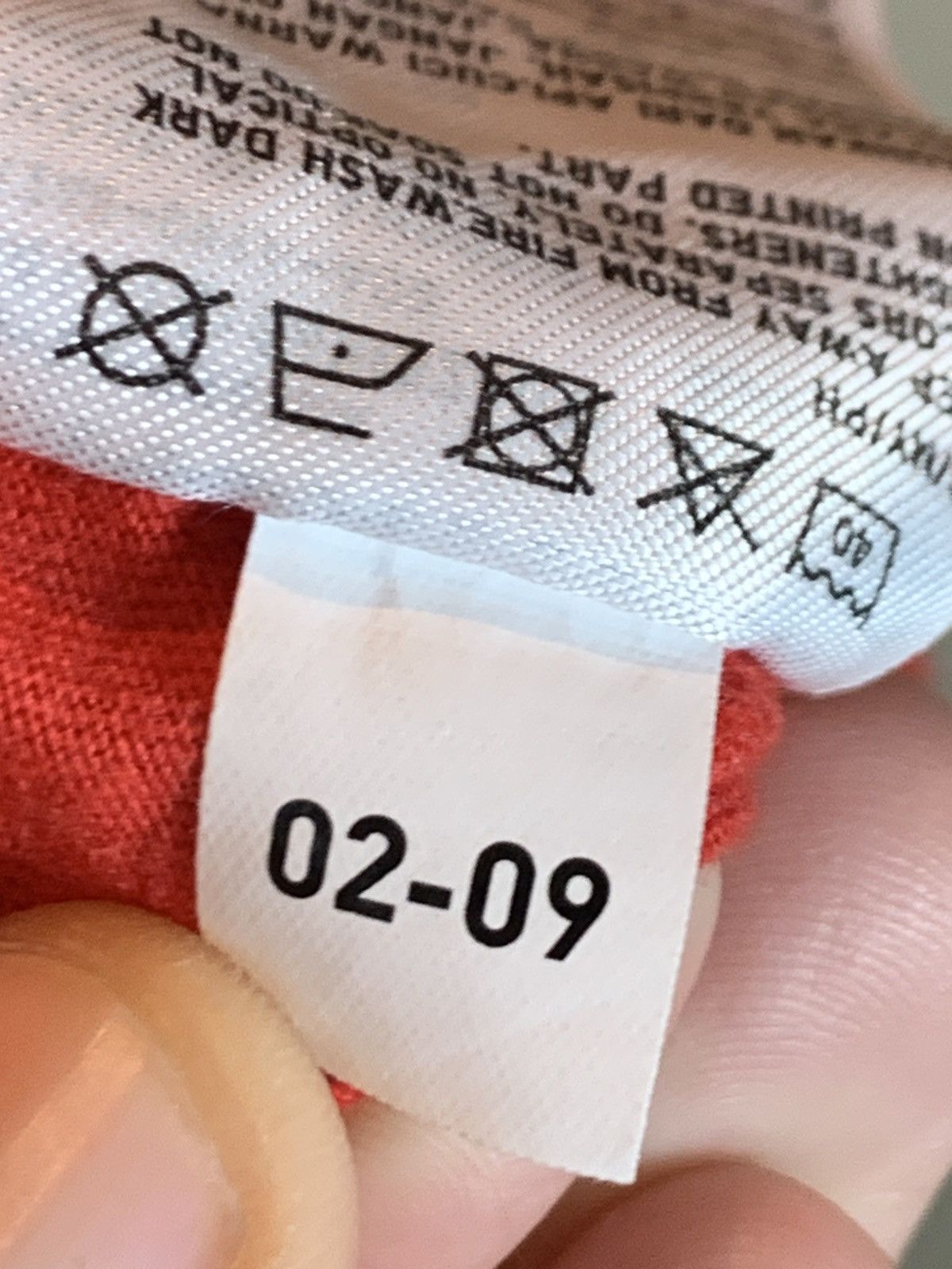 Uniqlo *RARE* Jollibee x Uniqlo Art Rare Restaurant Promo T-Shirt Size US XL / EU 56 / 4 - 9 Thumbnail