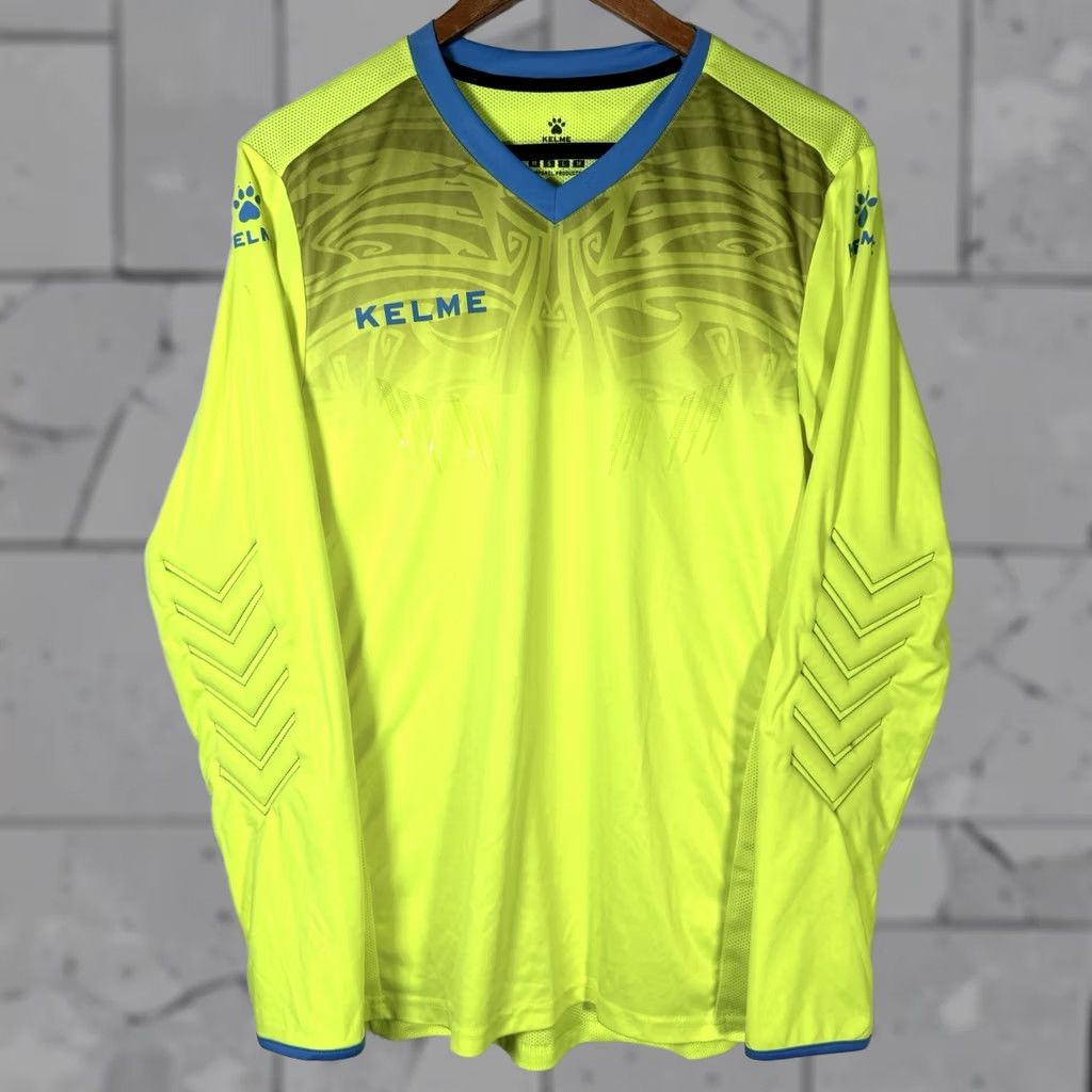 Vintage Kelme Neon V-Neck Athletic Padded Long Sleeve Soccer Shirt Mens Size S Yellow T-Shirt Sports Shirt Nike Size US S / EU 44-46 / 1 - 1 Thumbnail