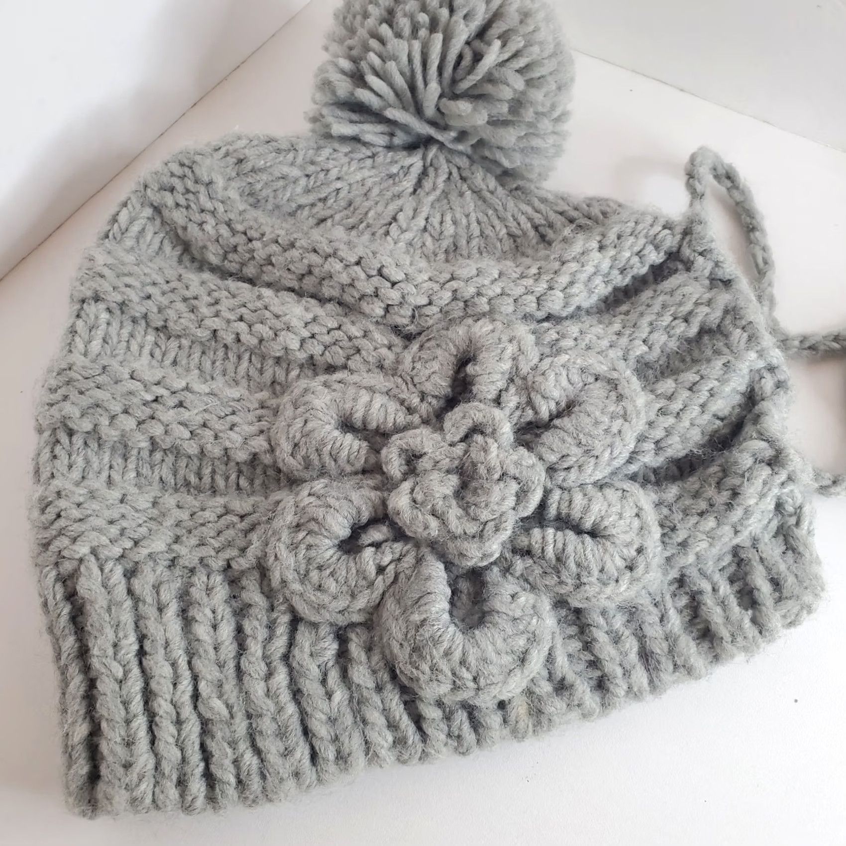 Burton VINTAGE Burton Snowboards Womens Ponytail Beanie Flower Gray Y2K Size ONE SIZE - 2 Thumbnail