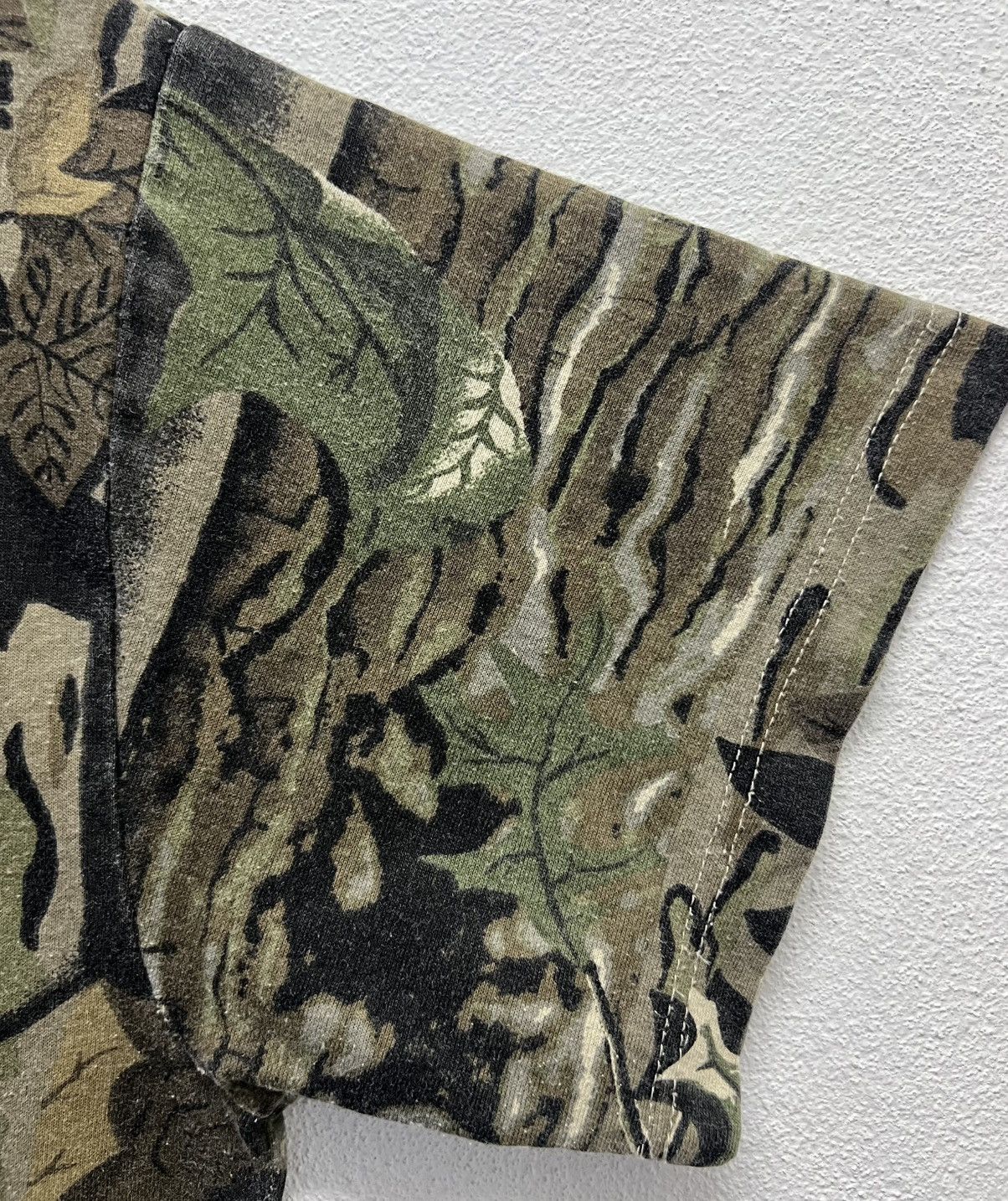 Vintage VINTAGE TALL TIMBER OUTDOORS CAMOUFLAGE OAK LEAF TEE SHIRT Size US XL / EU 56 / 4 - 6 Thumbnail