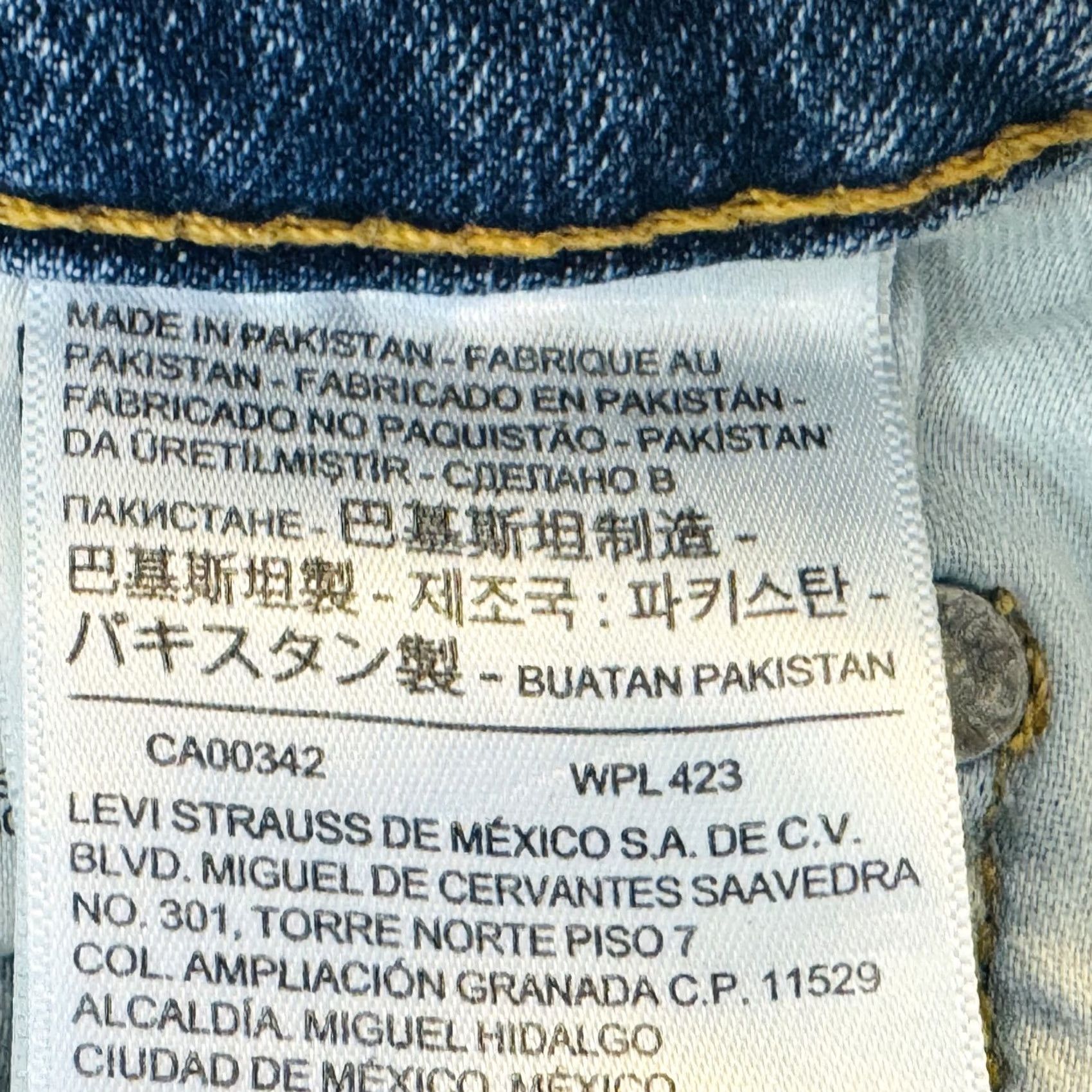Levi's Levi's 514 Bermuda Shorts Mens 29 Blue Distressed 11 Inseam 5-Pocket Zip Fly Denim Cotton Lyocell Spandex Pocket Design Casual Summer Size US 29 - 4 Thumbnail