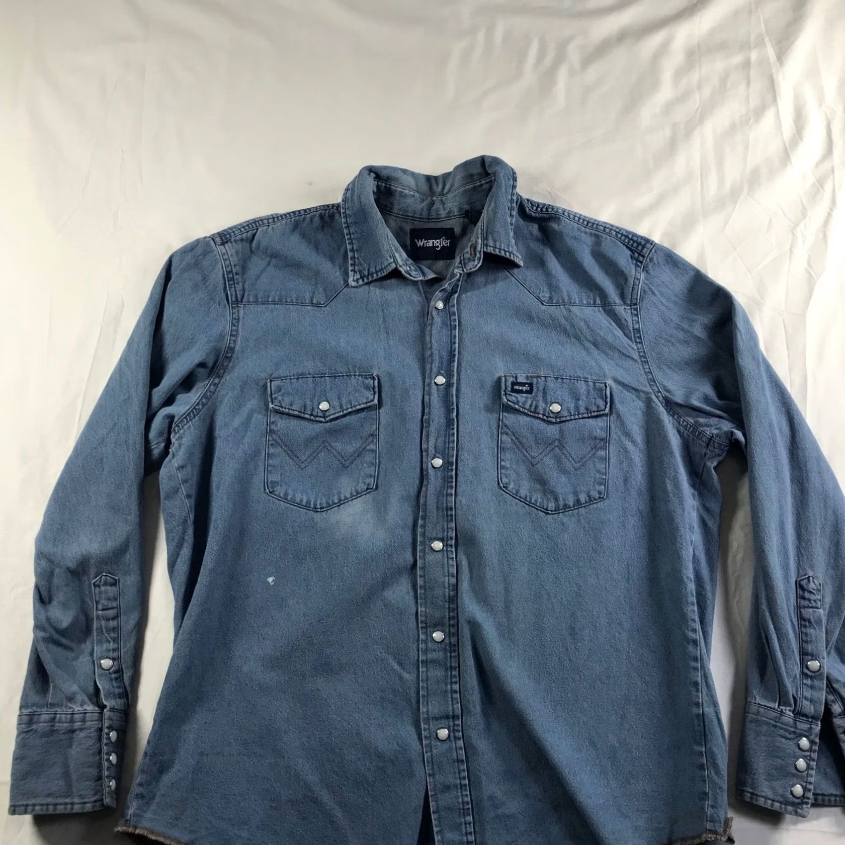 Wrangler Wrangler Denim Shirt Mens XL Light Wash Long Sleeve Cotton Western Snap MS7127D Size US XL / EU 56 / 4 - 7 Thumbnail