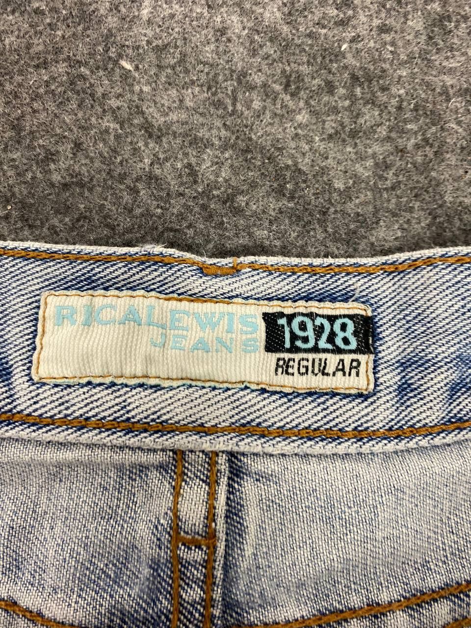 Jean rica lewis lightwash distressed denim Size US 32 / EU 48 - 12 Thumbnail