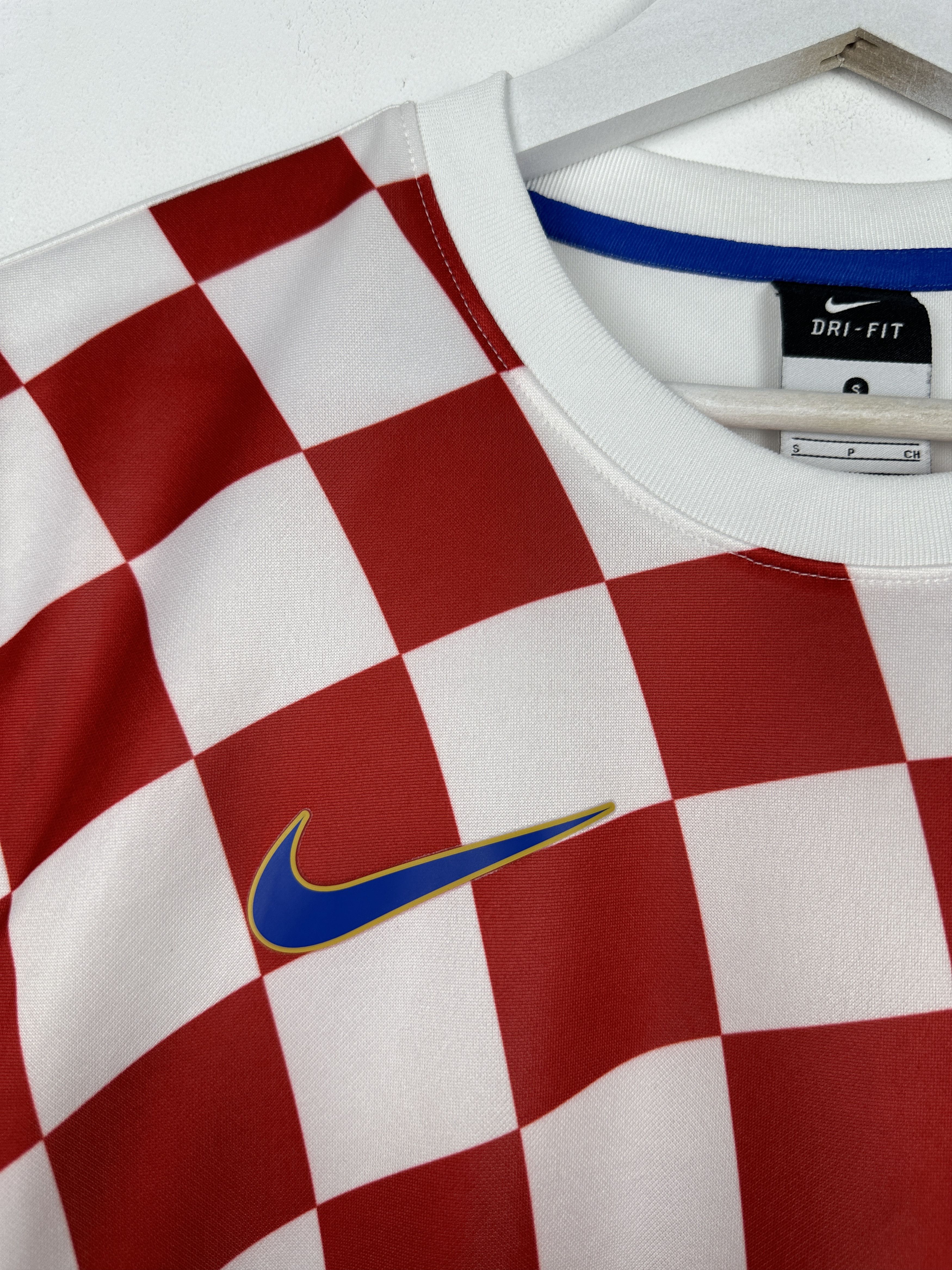 Nike Croatia National Team 2016 Home Soccer Jersey Football Shirt Size US S / EU 44-46 / 1 - 5 Thumbnail