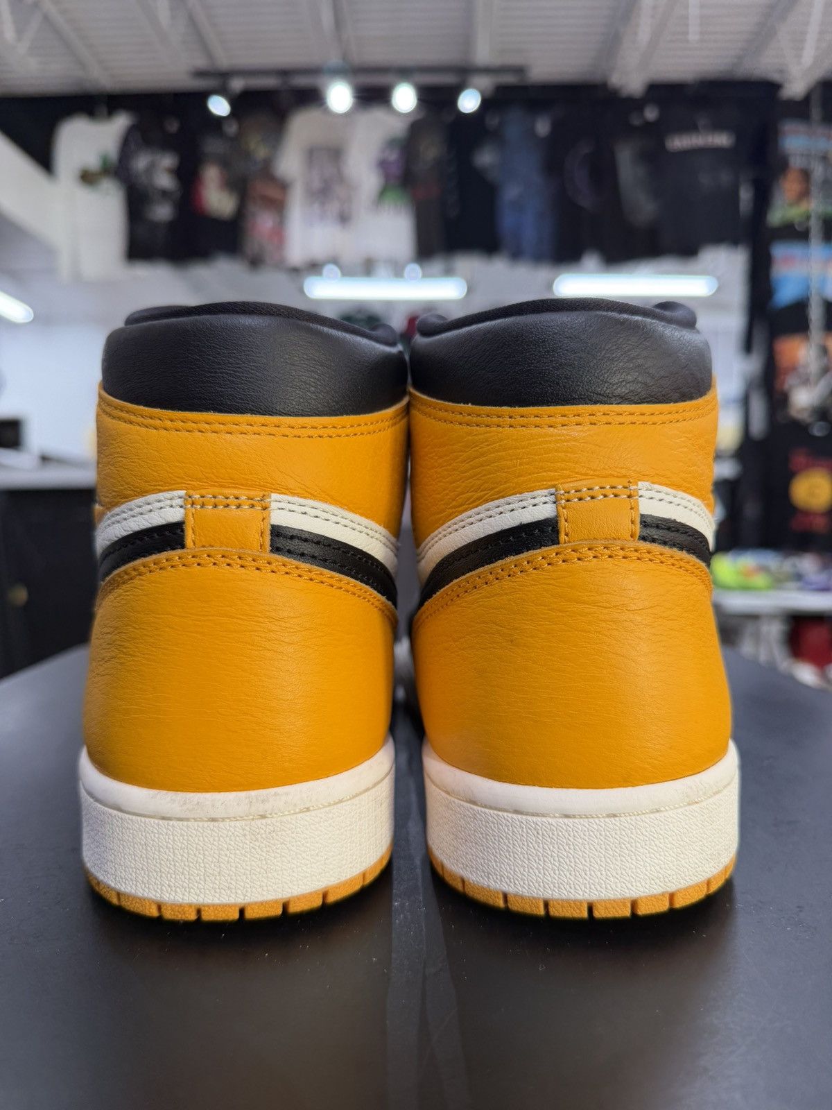 Jordan Brand Air Jordan 1 Taxi Size 9 (2022) Size US 9 / EU 42 - 5 Thumbnail