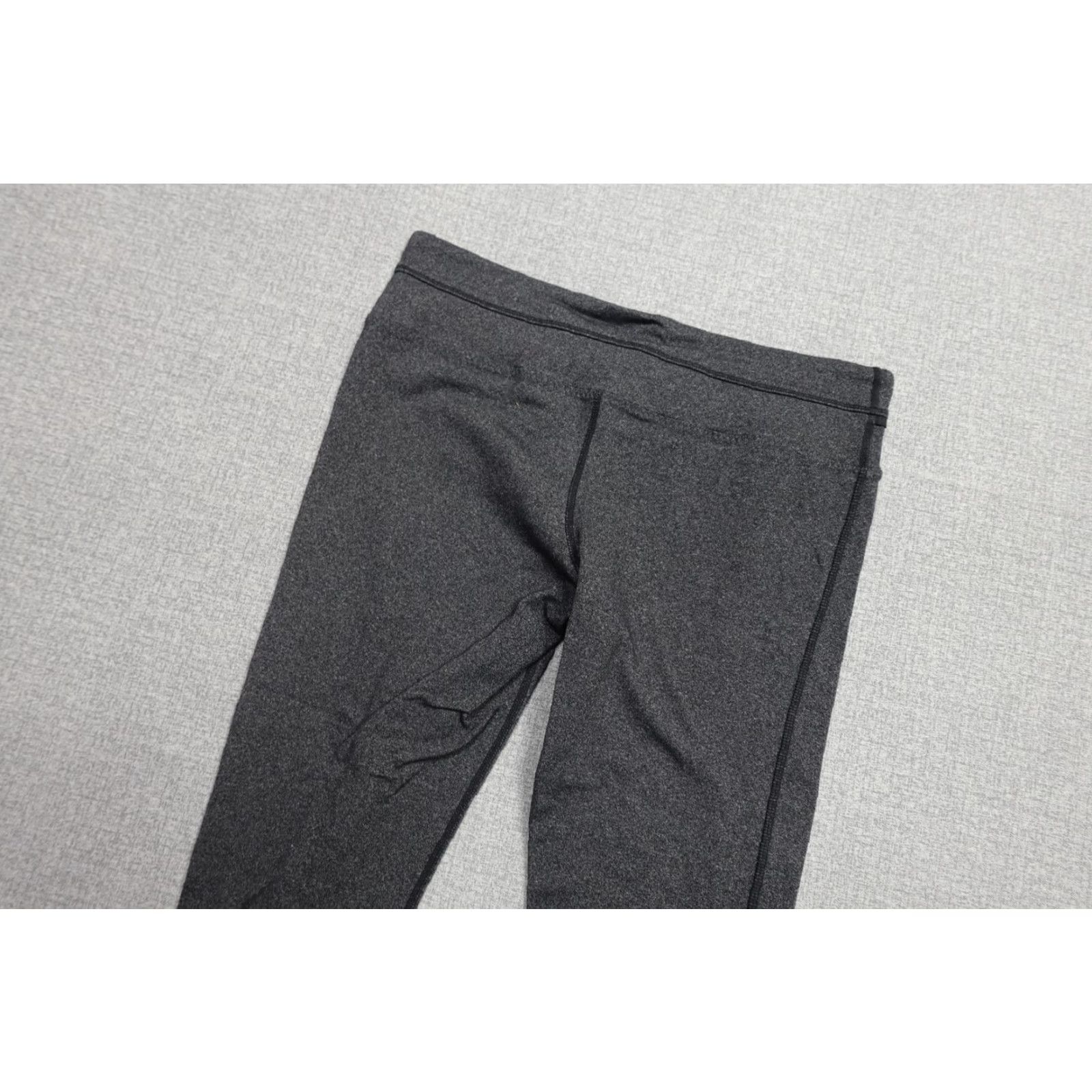 Lululemon Lululemon Capri Leggings Womens 8 Gray Knit Stretch Ankle Slit Yoga Running Cropped Activewear Womens Slim Fit Size 30" / US 8 / IT 44 - 2 Thumbnail