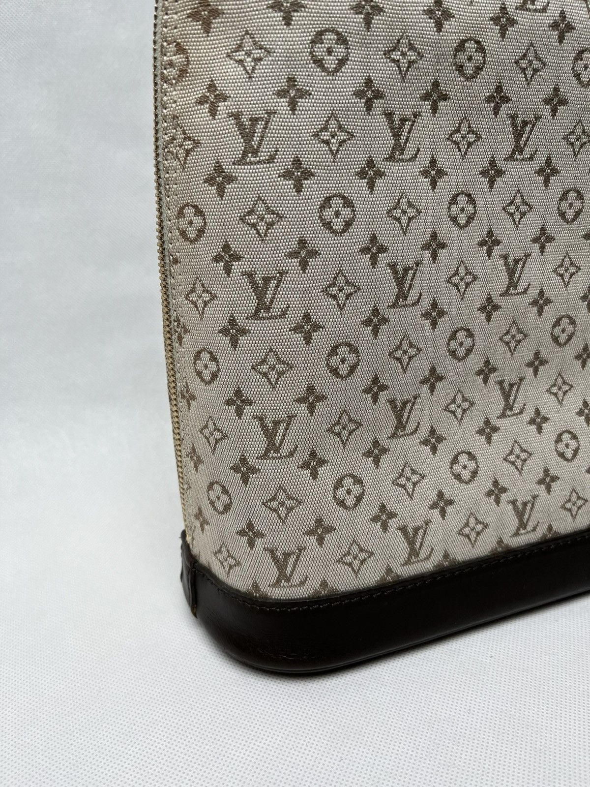 Louis Vuitton Louis Vuitton Alma cloth handbag grey monogram rare Size ONE SIZE - 7 Thumbnail
