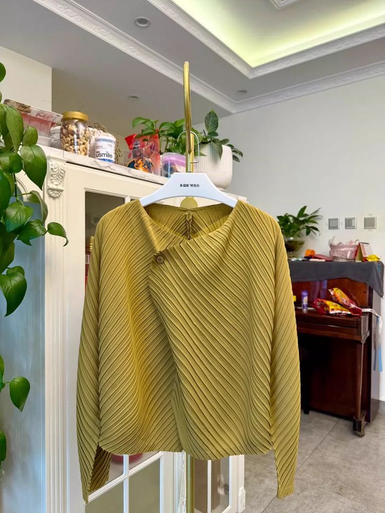 Issey Miyake Issey Miyake size:one size Golden-brown coat Size XS / US 0-2 / IT 36-38 - 2 Thumbnail