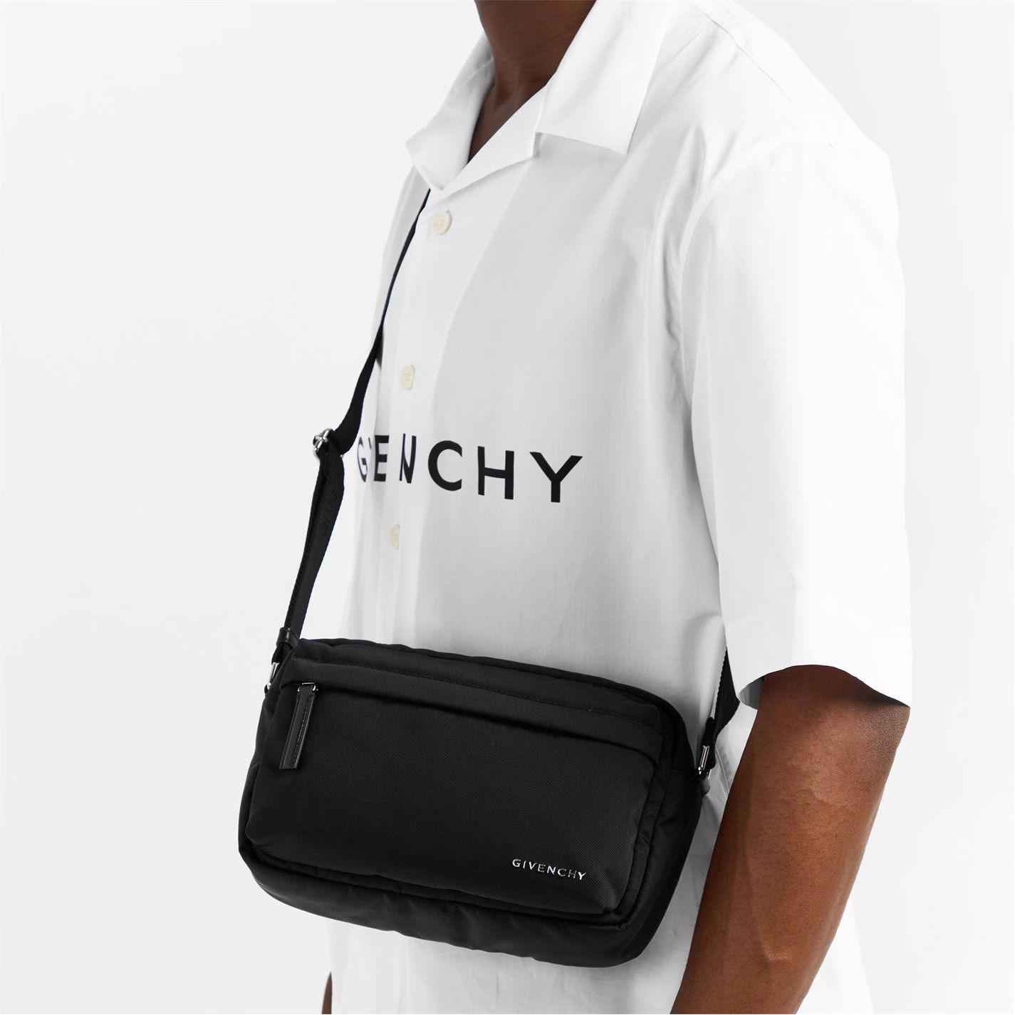 Givenchy o1g2r1mq0426 Size: OS / Cross Body Bag in Black Size ONE SIZE - 3 Thumbnail