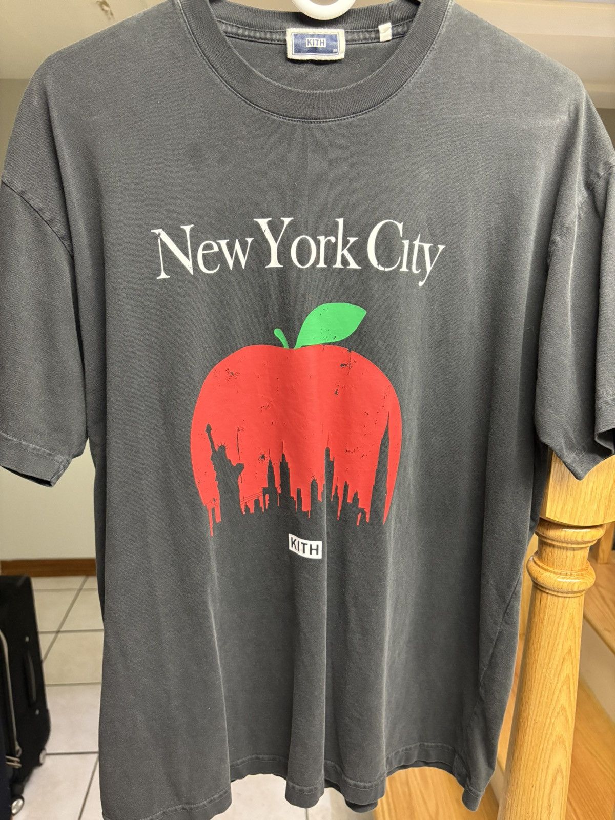Kith Kith Big Apple Vintage Tee 'Black' Size US M / EU 48-50 / 2 - 1 Thumbnail