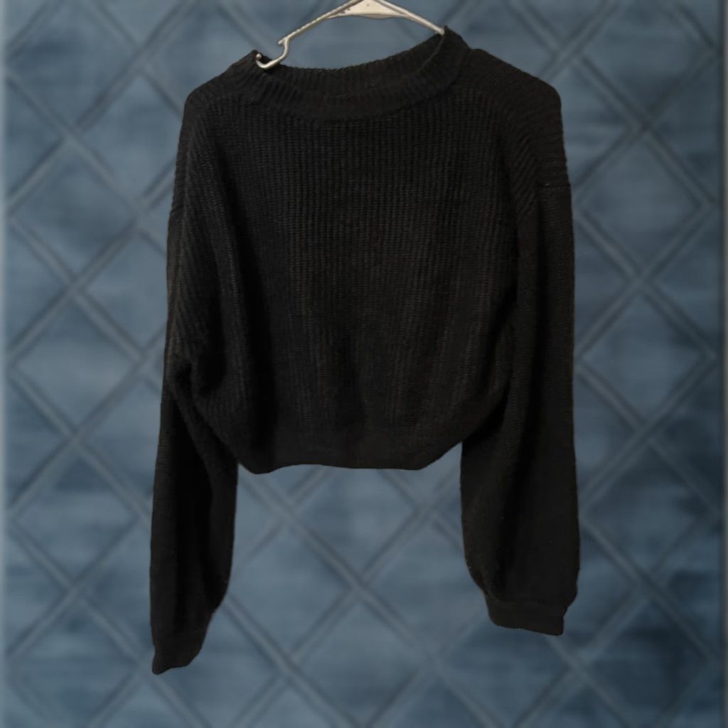 H&M H&M Divided Pullover Long Sleeve Black Womens XS Cropped Sweater Crew Neck Casual Shoppers Size XS / US 0-2 / IT 36-38 - 1 Thumbnail